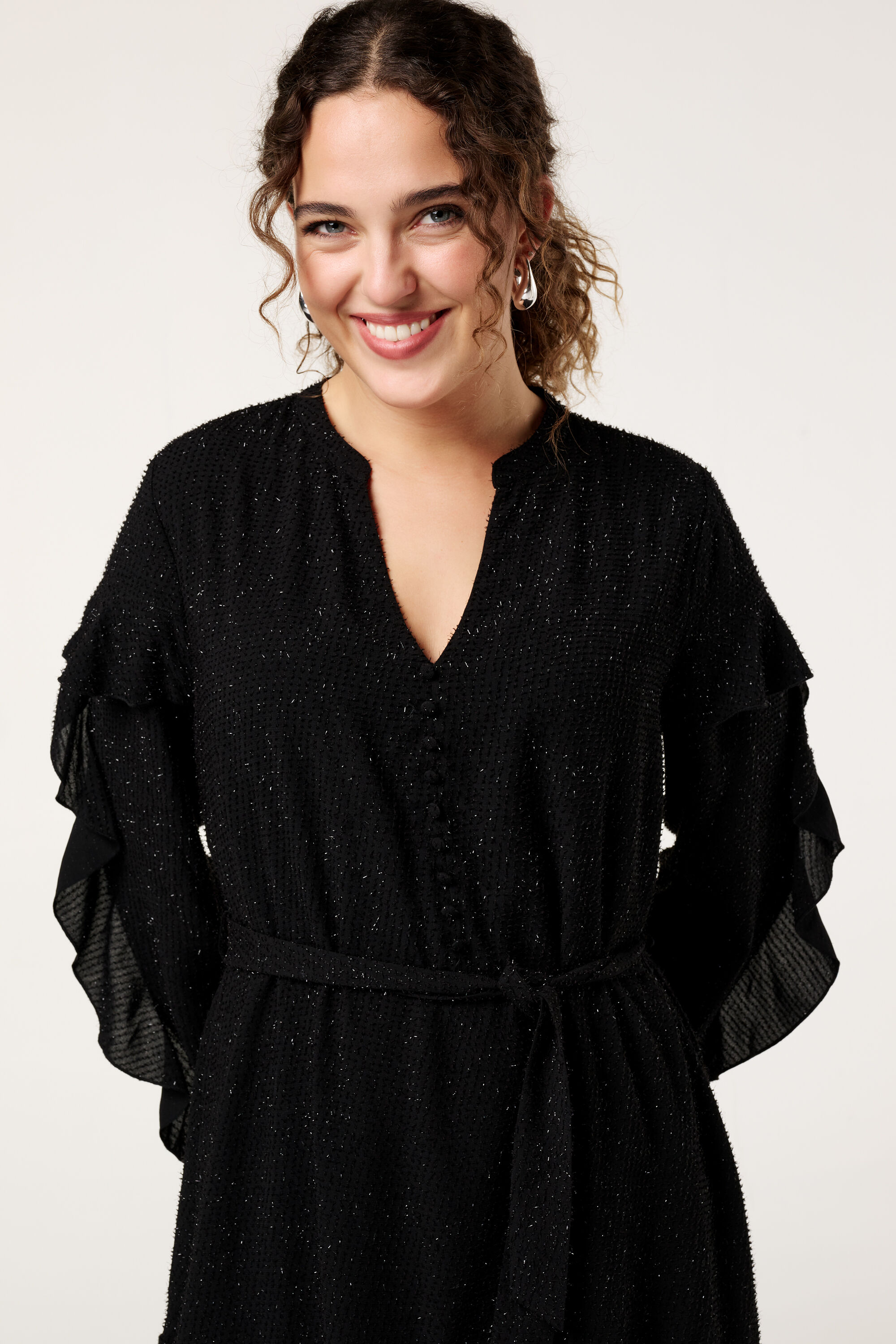 Robe avec d&eacute;tails argent&eacute;s image number 4