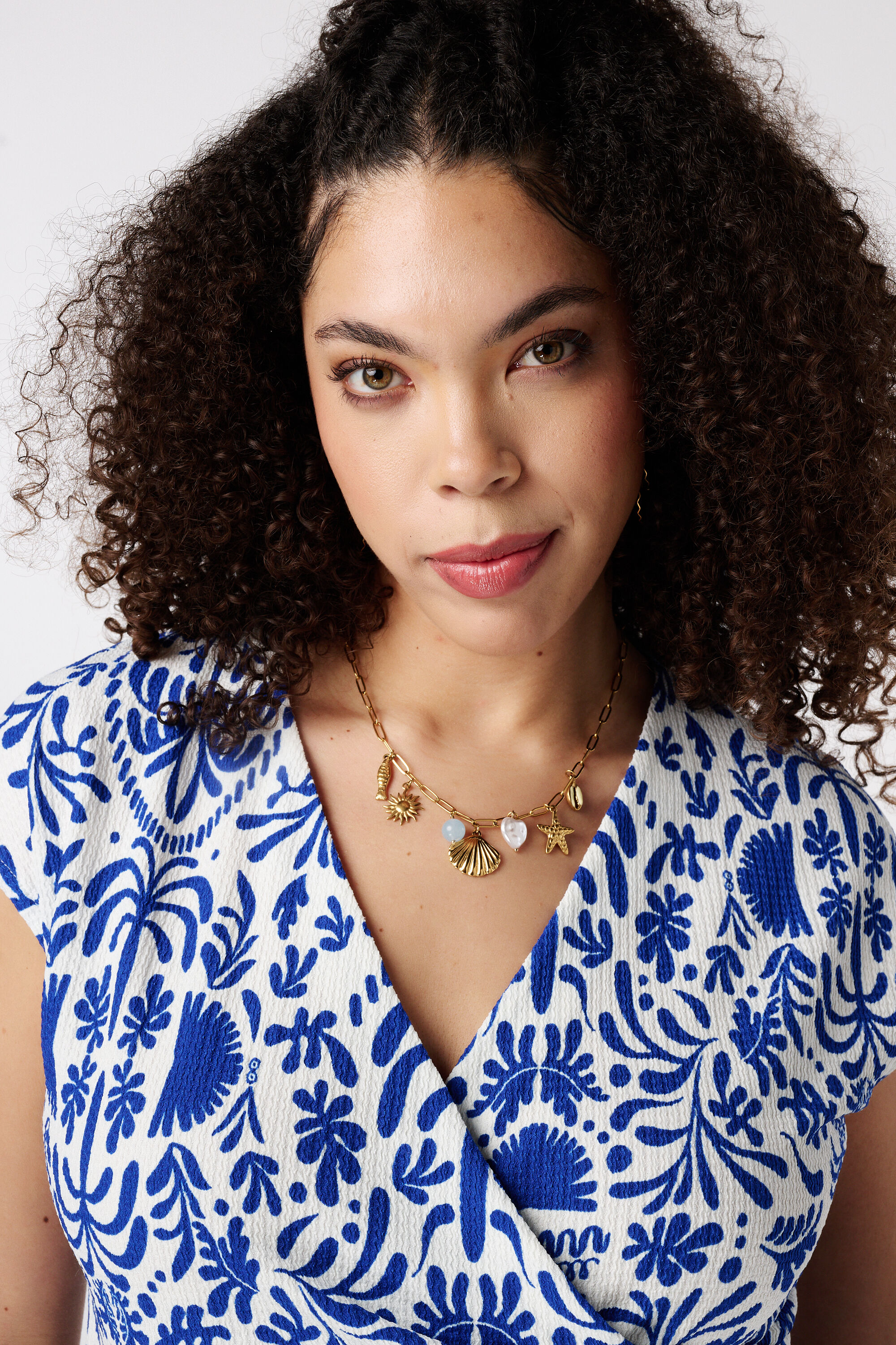 Collier avec breloques