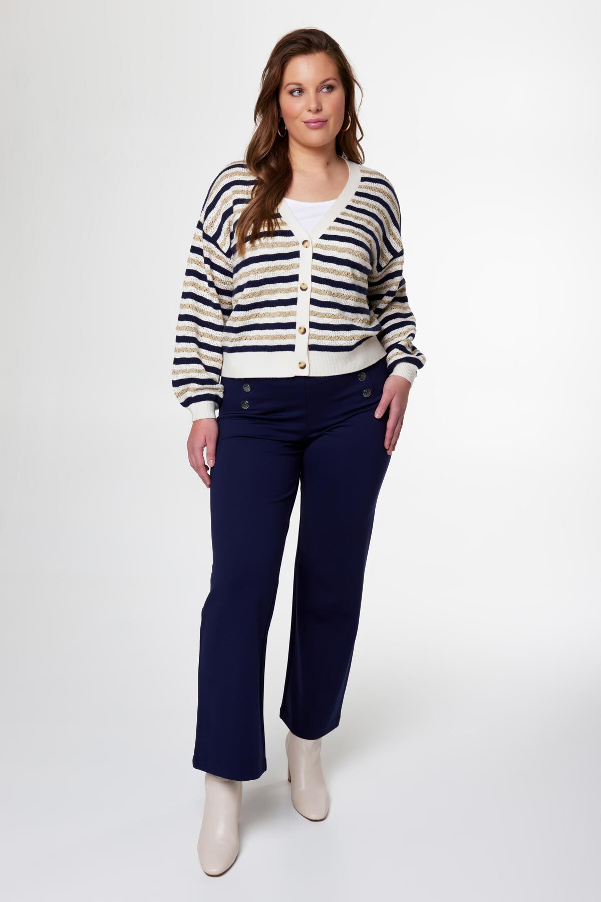 Gilet en maille avec col en V et paillettes image number 5