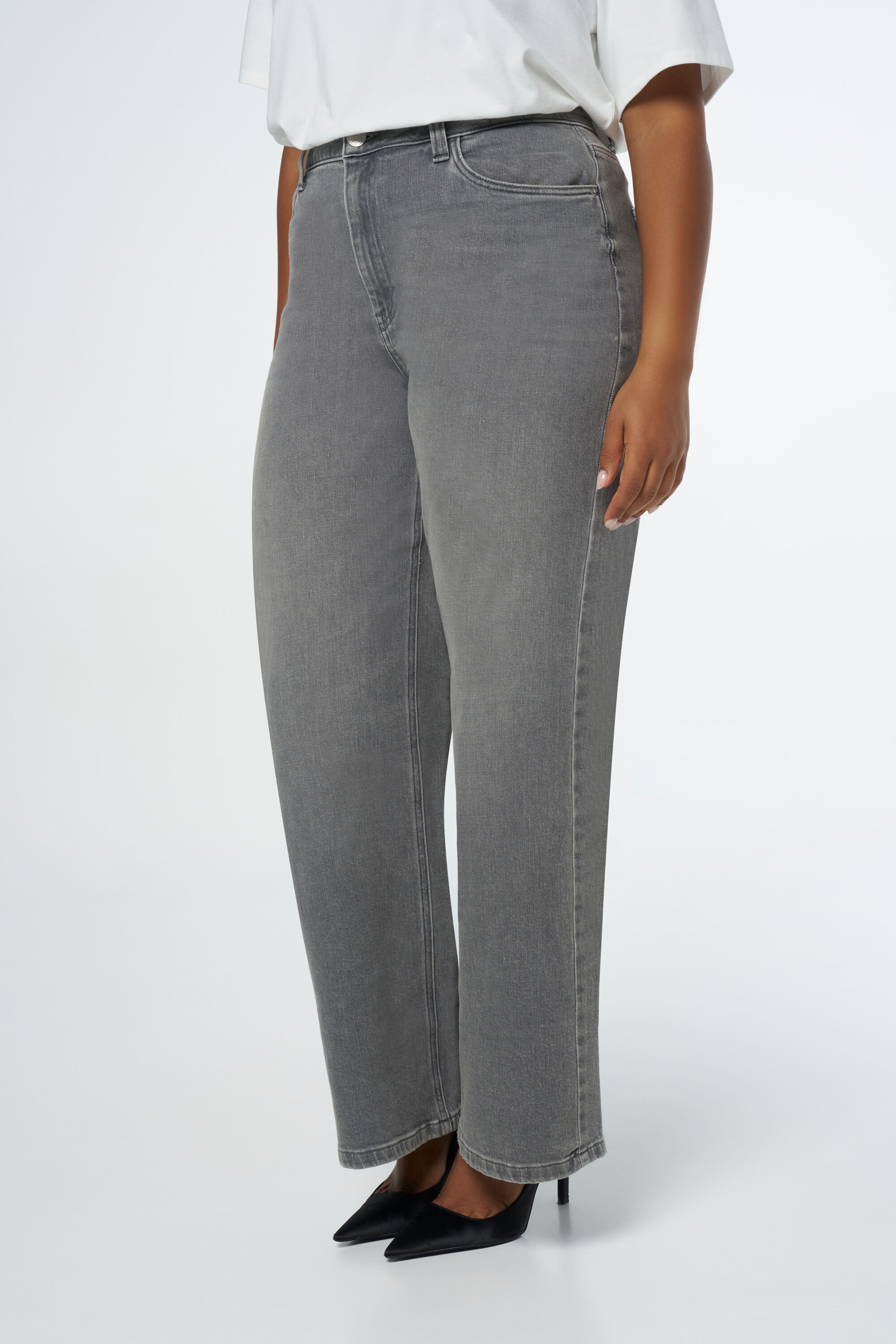 Jean &eacute;vas&eacute; image number 5