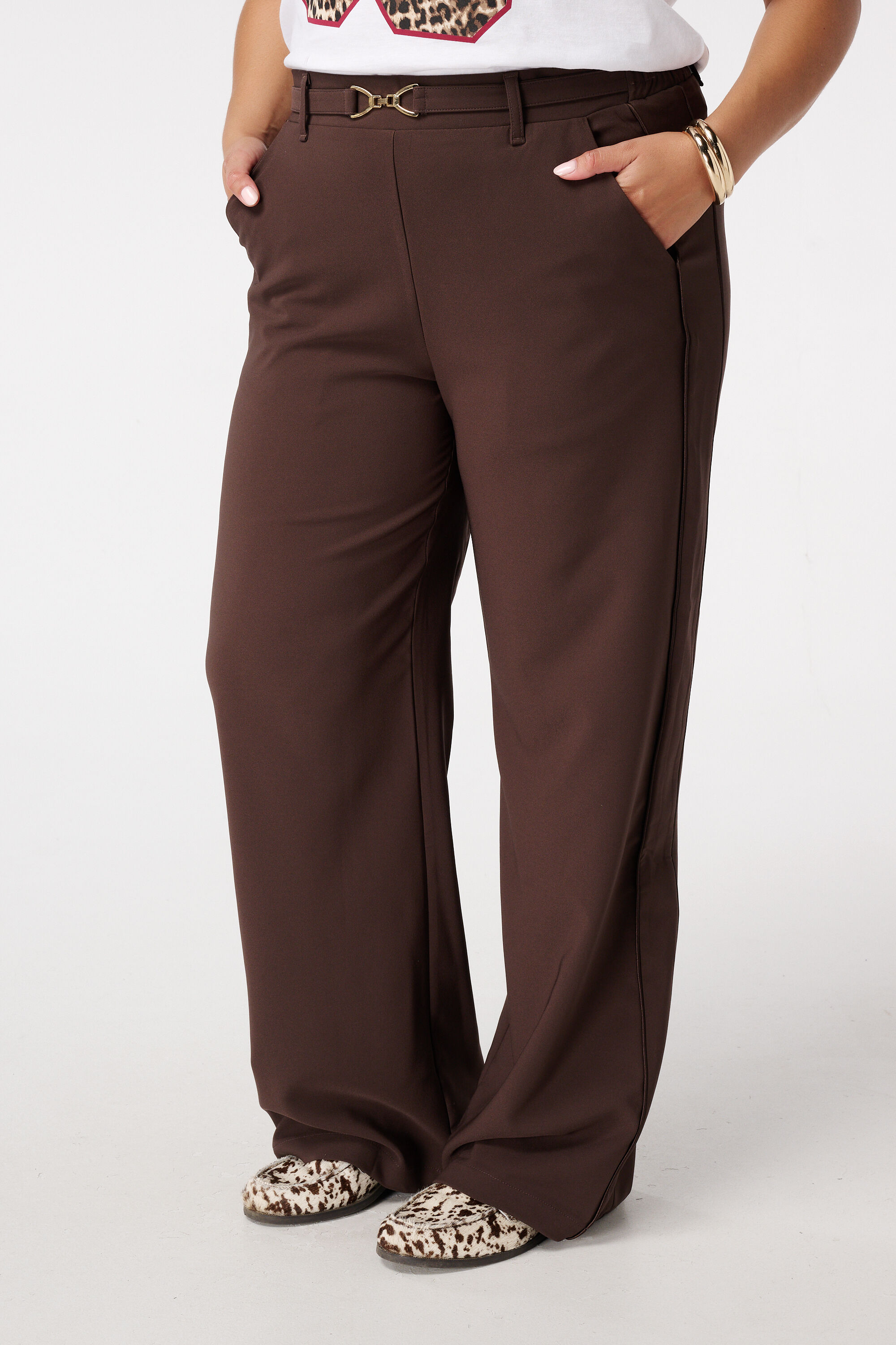 Pantalon avec boucle dor&eacute;e image number 3