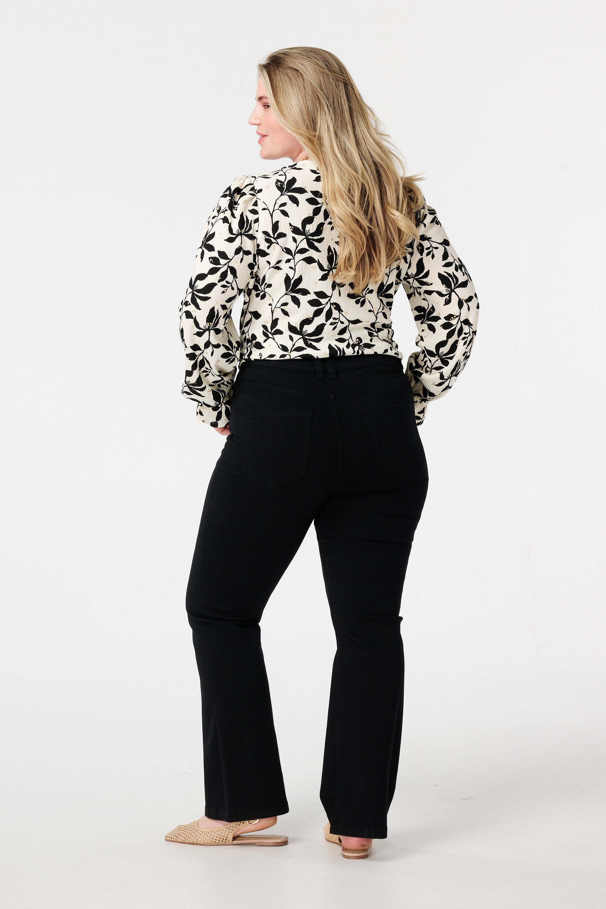 Jean &eacute;vas&eacute; JASMIN image number 3