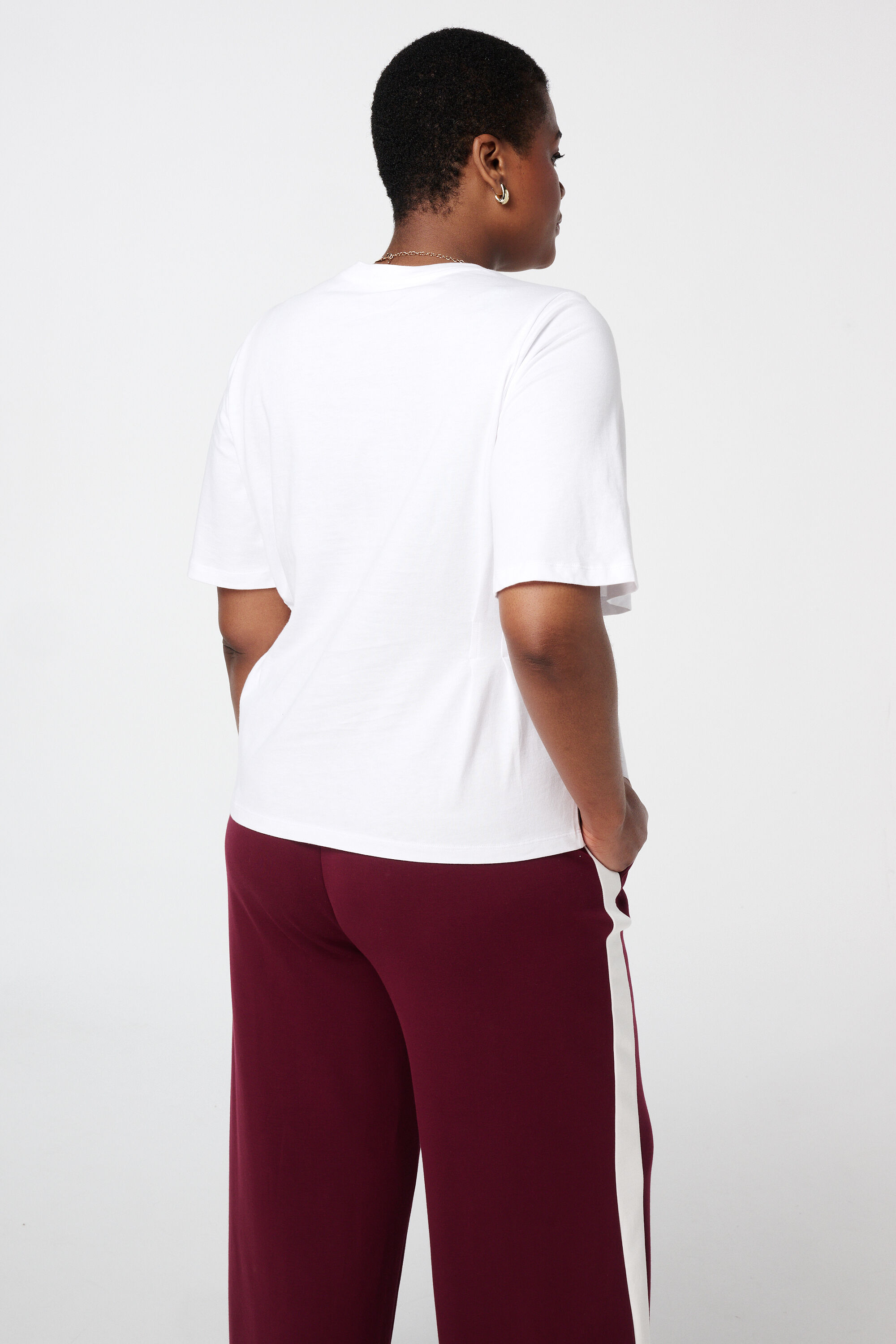 Top ajust&eacute; avec d&eacute;tails de plis et coutures partielles image number 3