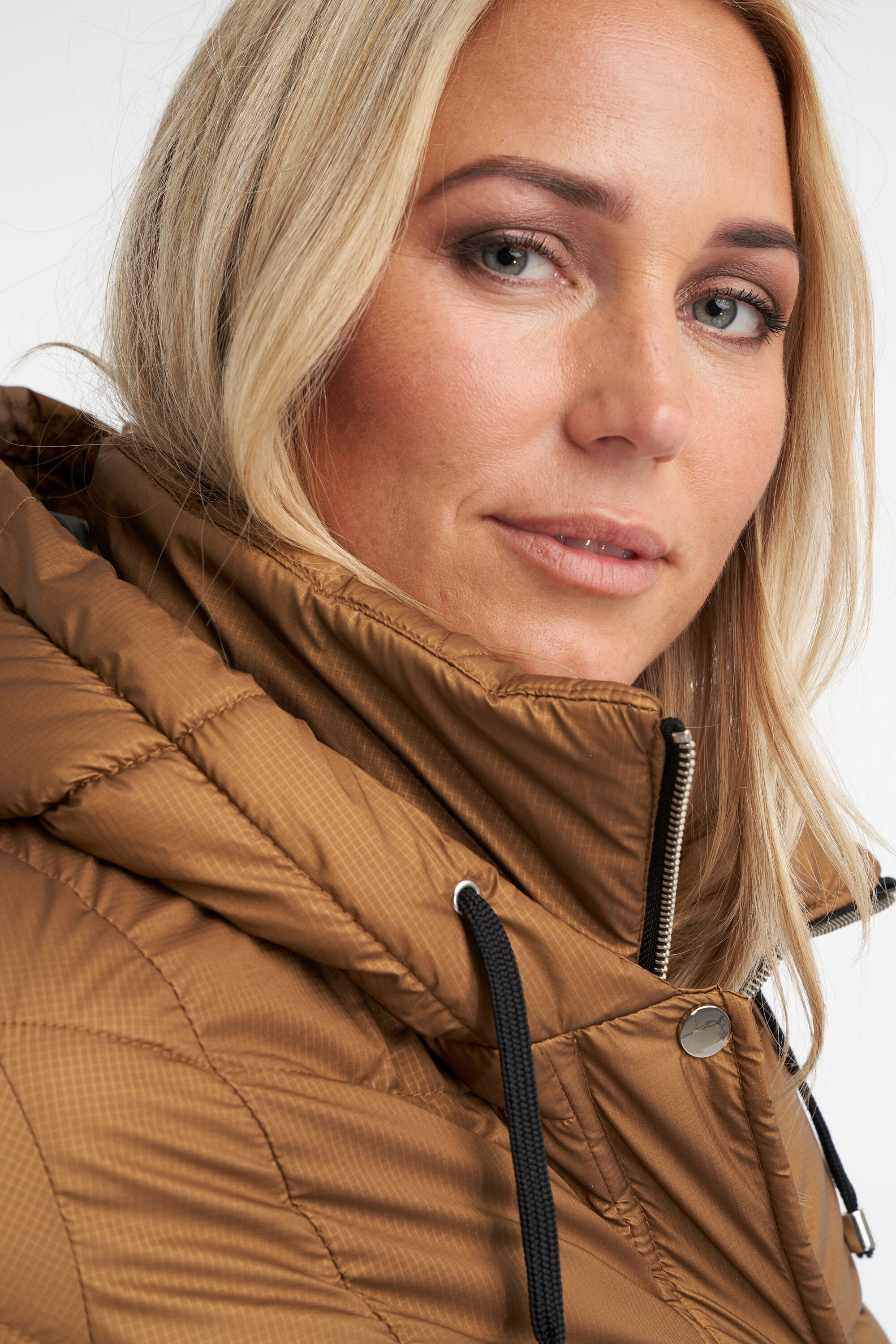 Veste rembourr&eacute;e &agrave; capuche  image number 6