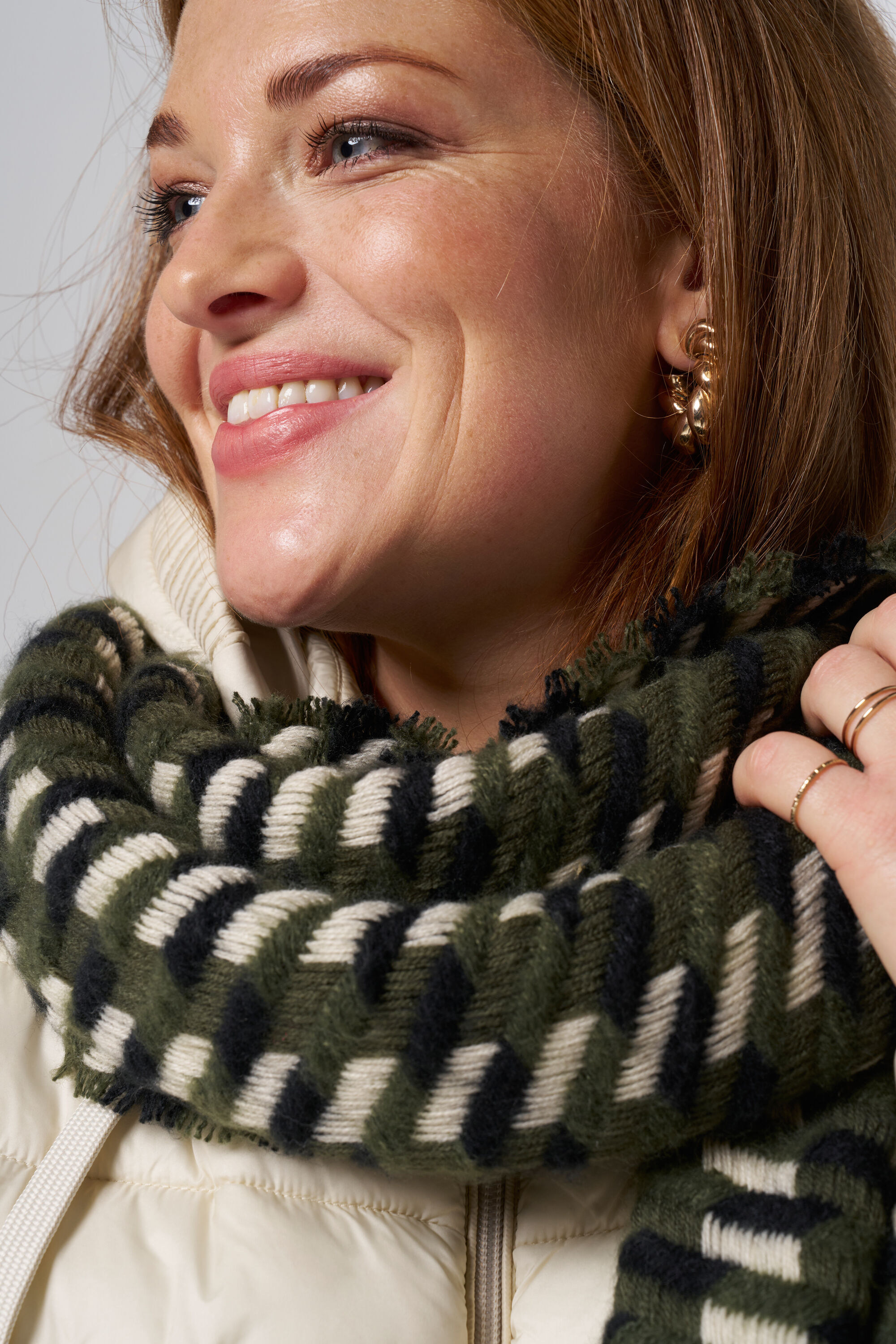 &Eacute;charpe d&rsquo;hiver &agrave; imprim&eacute; image number 2