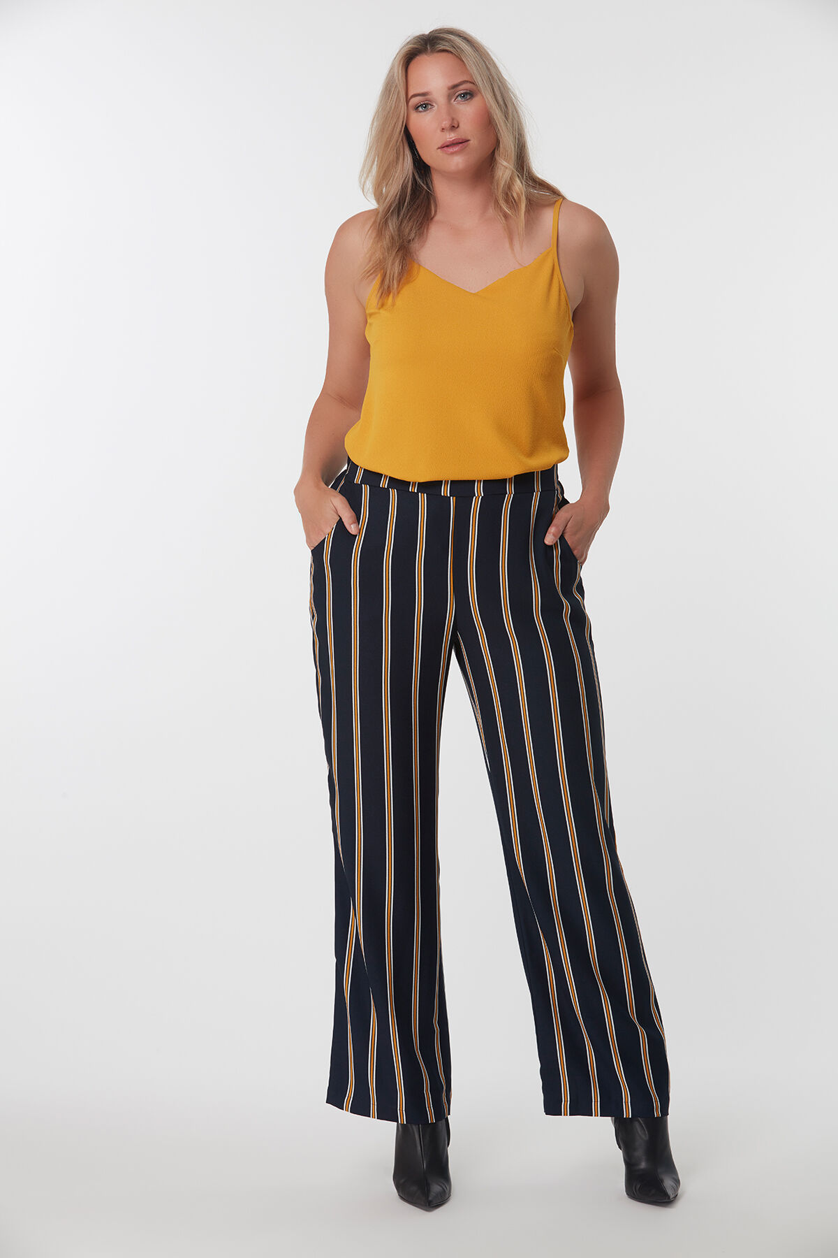 Pantalon large ray&eacute; image number 4