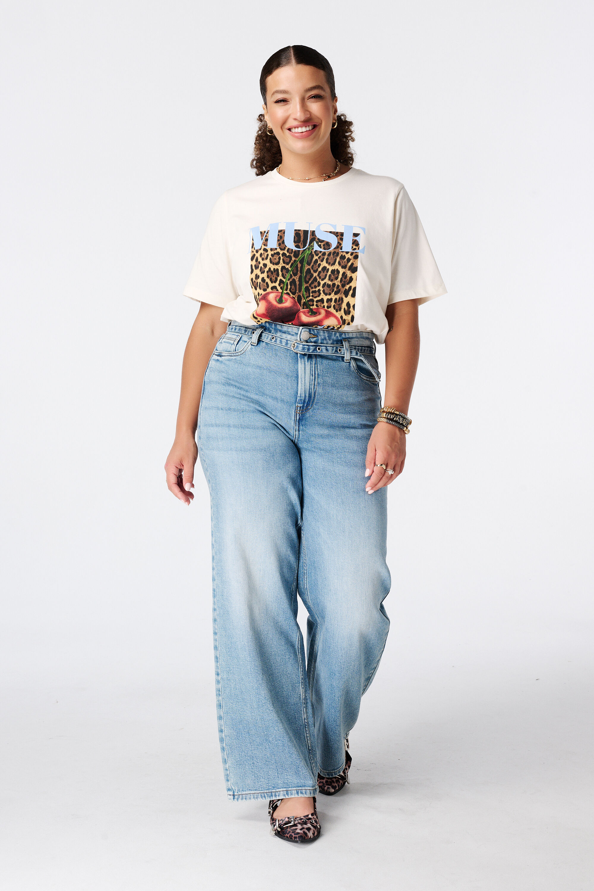 Jean &agrave; jambes &eacute;vas&eacute;es avec ceinture