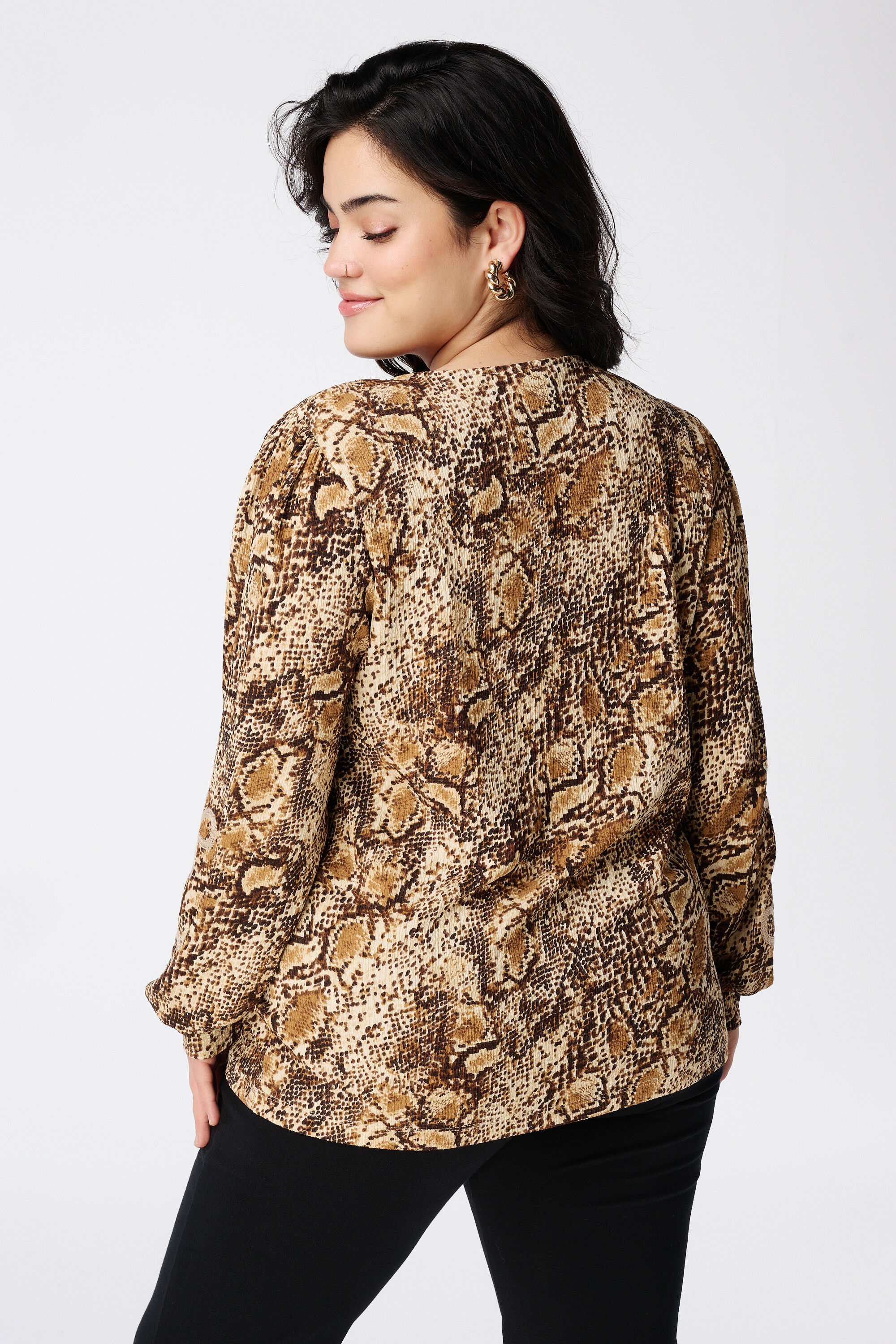 Haut avec d&eacute;tails sur les manches image number 3