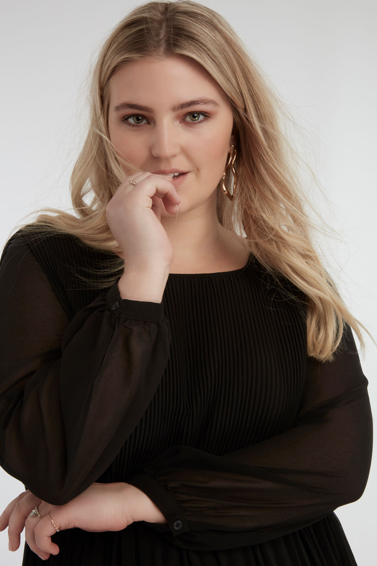 Robe pliss&eacute;e couleur unie image number 3