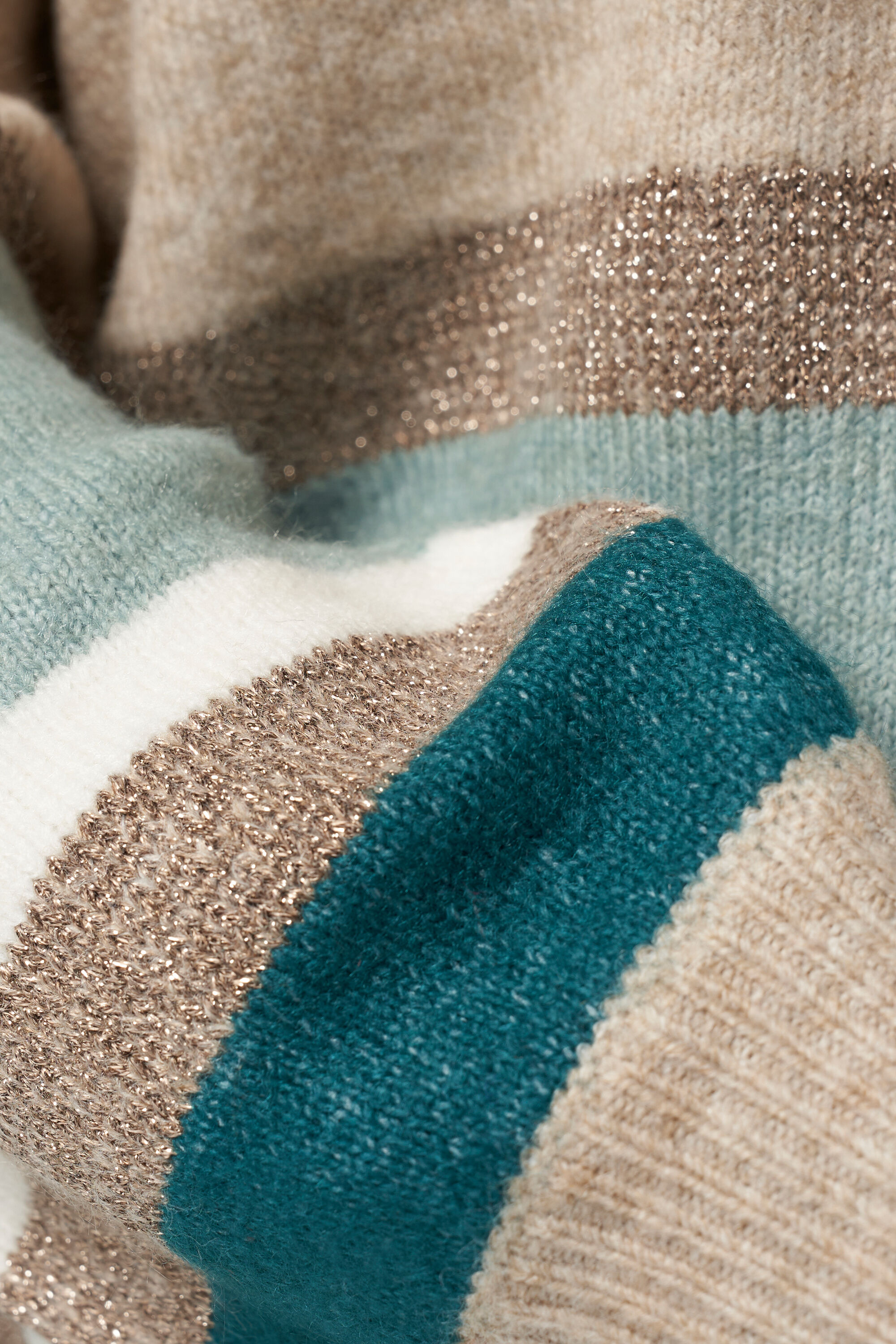 Pull ray&eacute; &agrave; paillettes image number 4