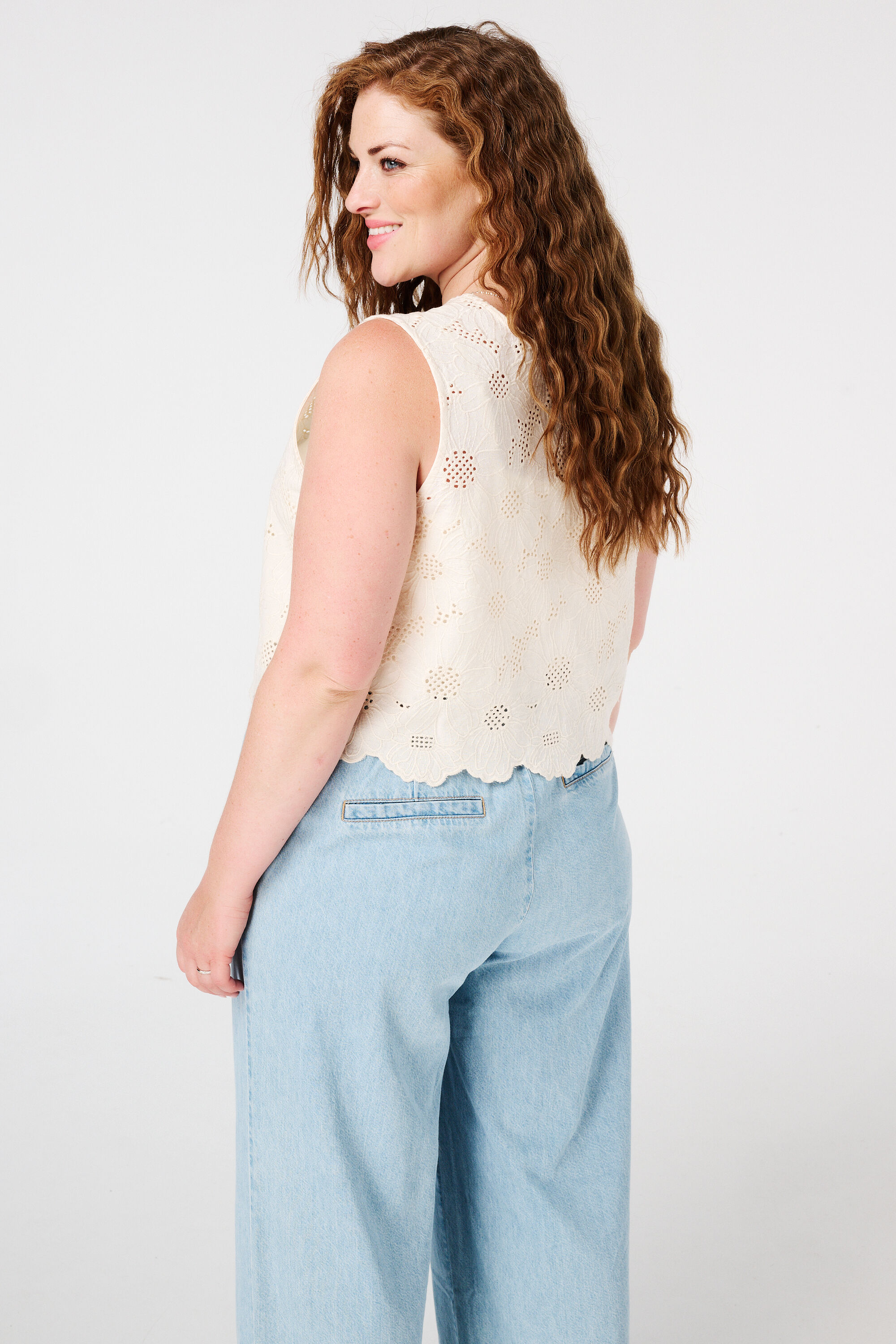 Gilet sans manches en coton avec broderies image number 3