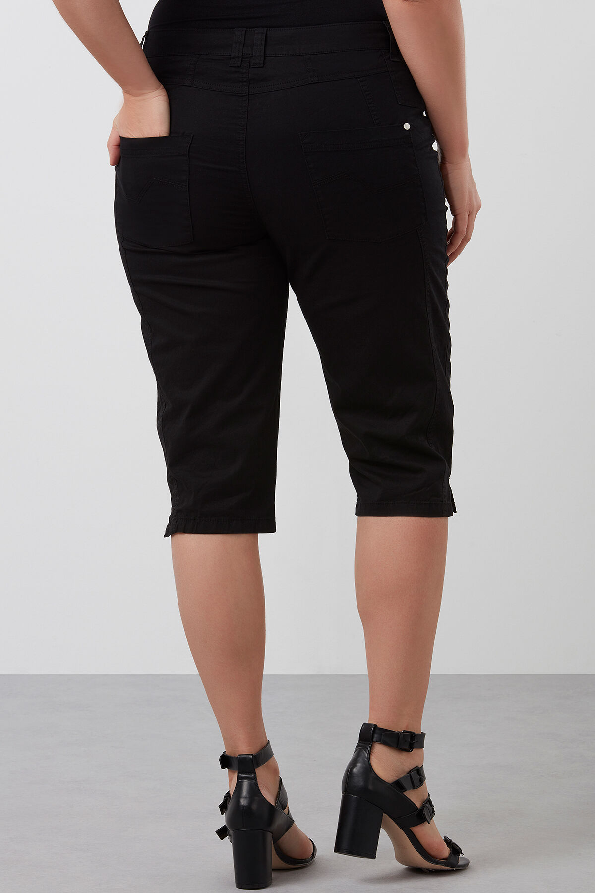 Pantalon corsaire en coton image number 3