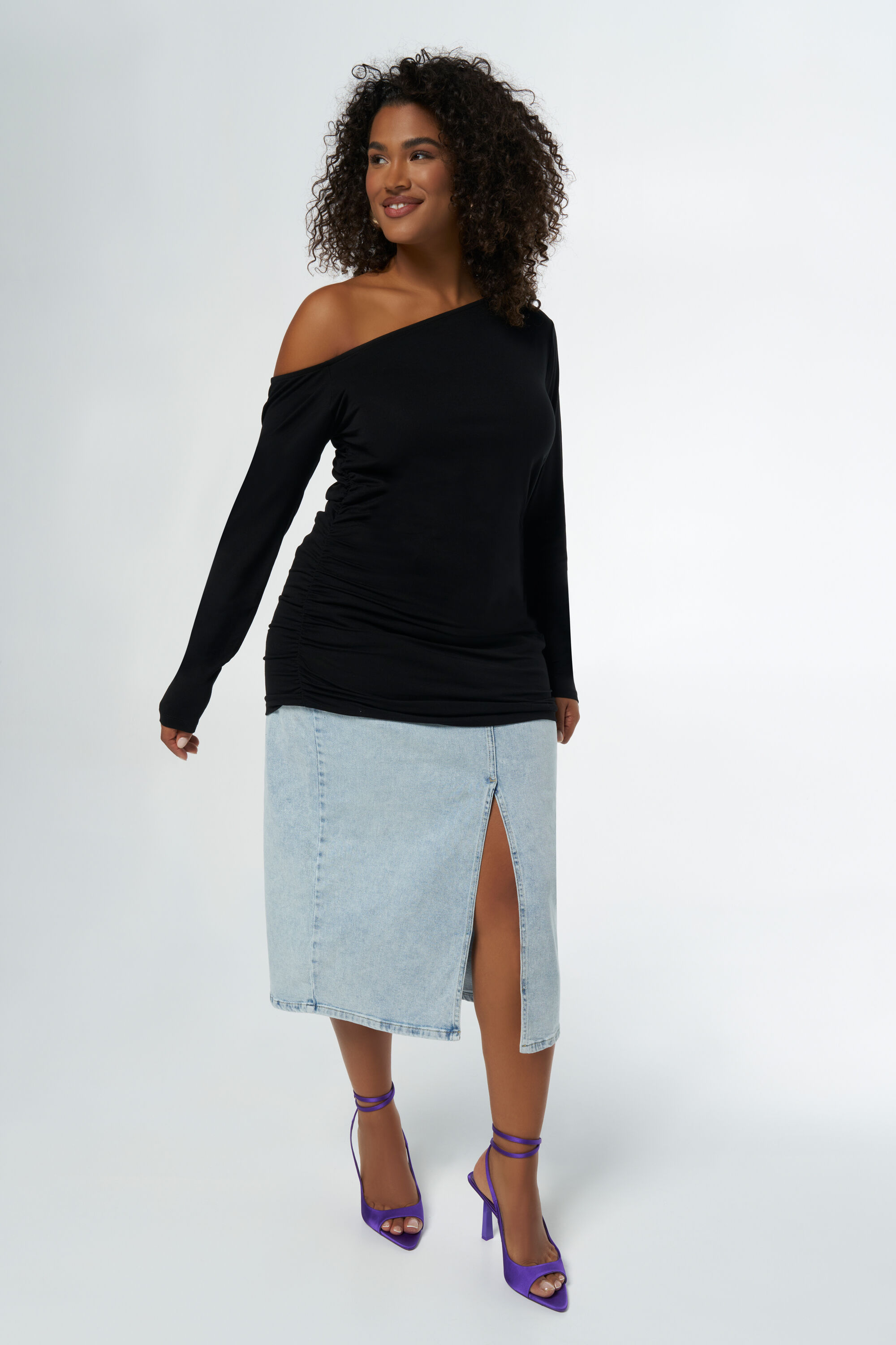 Top &agrave; une &eacute;paule image number 5