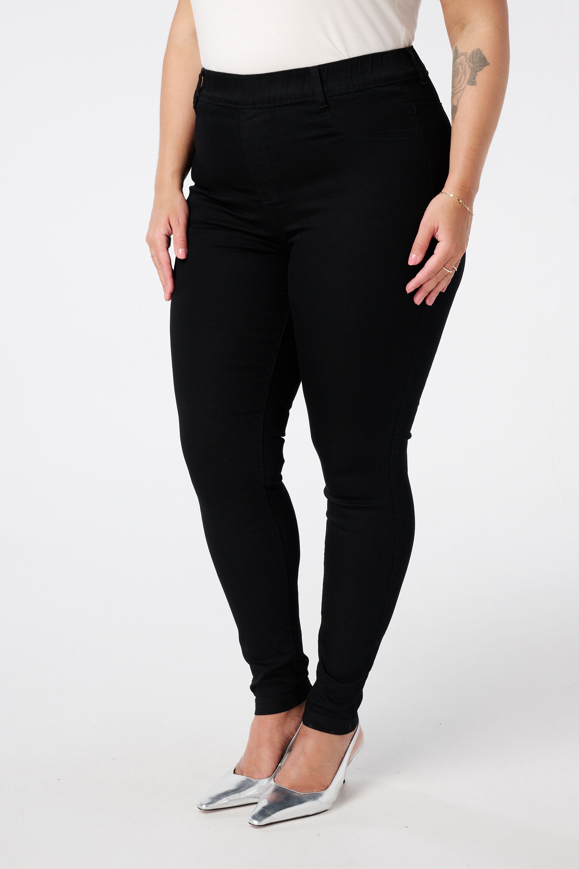 Tregging avec un look denim image number 5