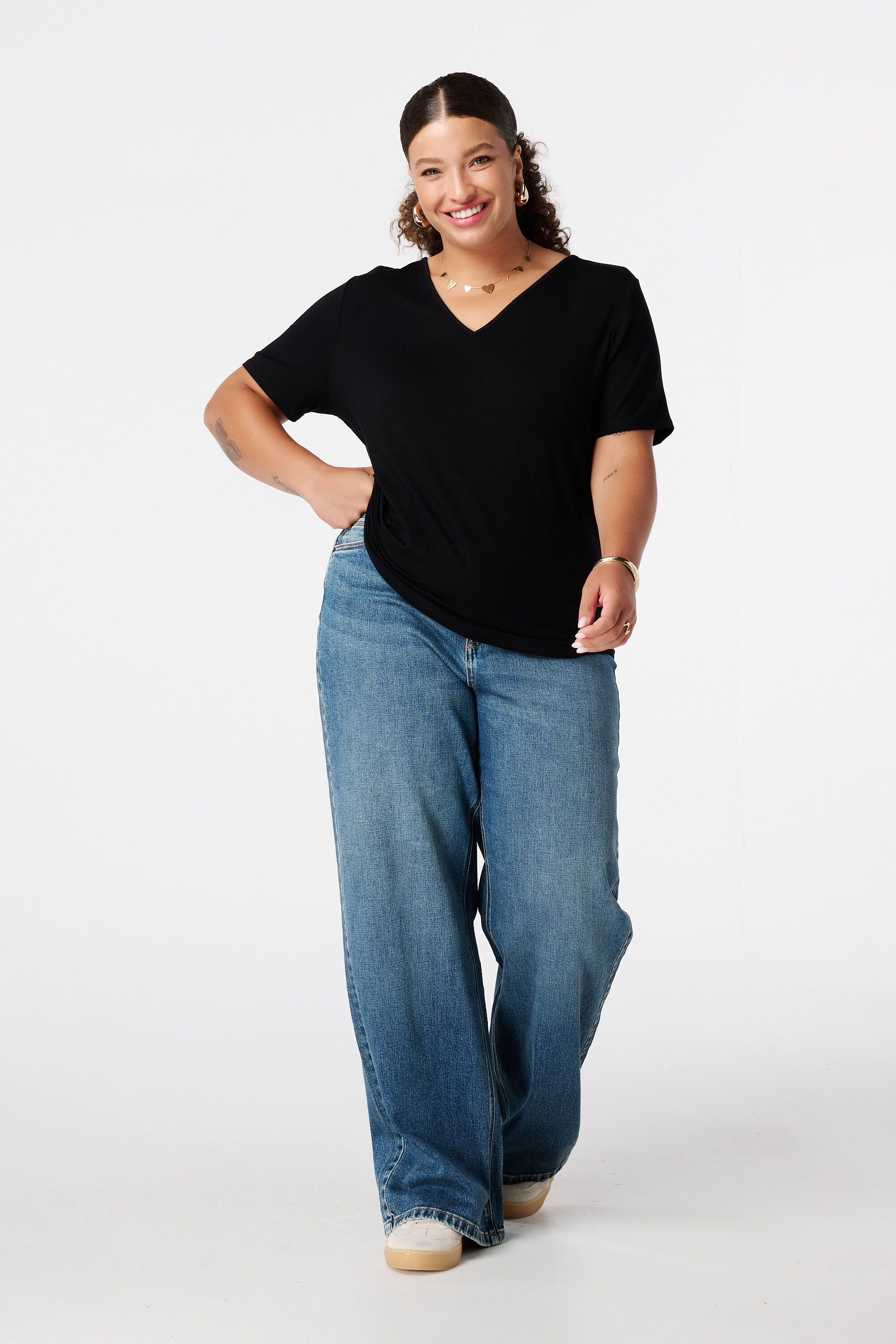 T-shirt &agrave; col en V image number 5