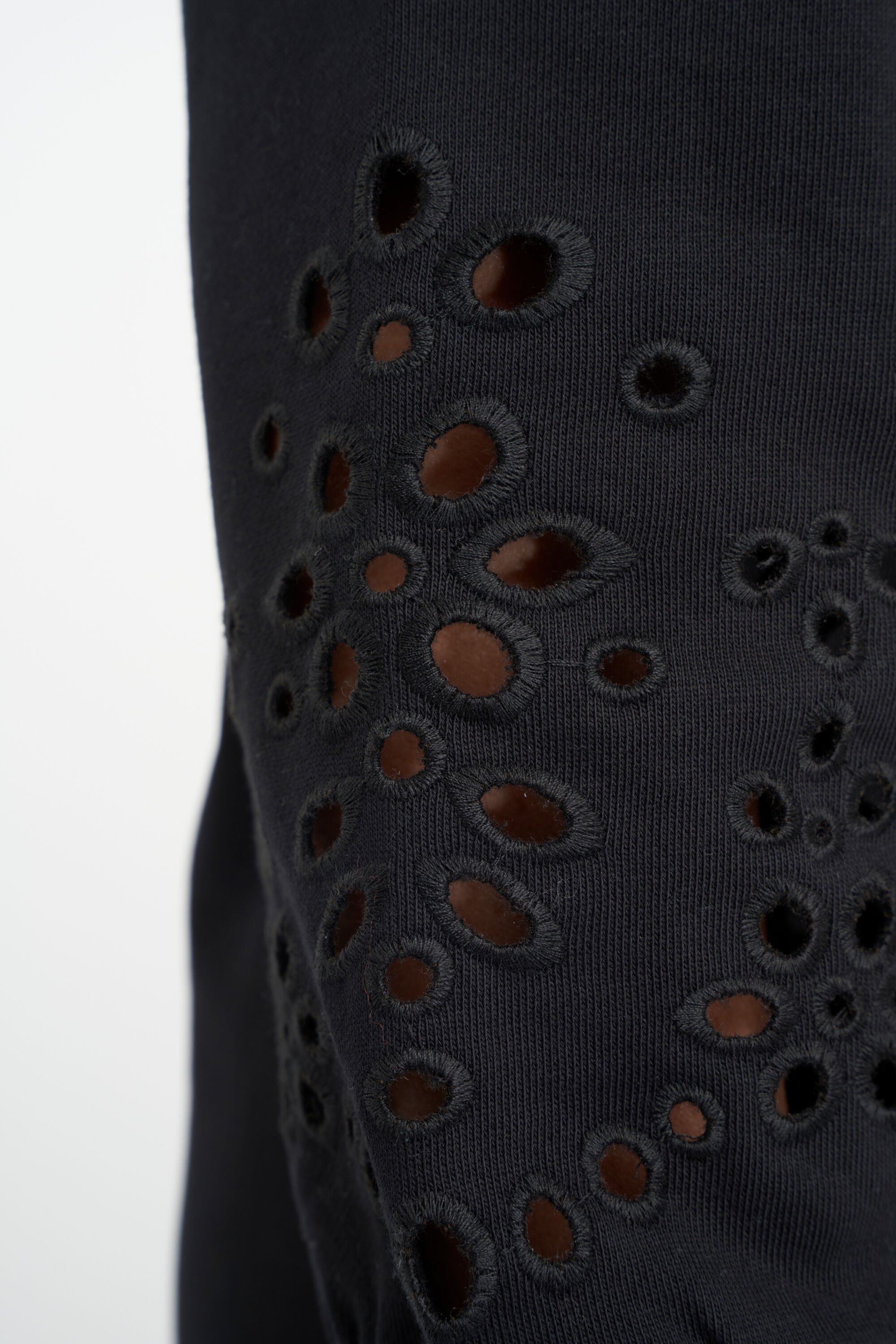 Pull avec broderie image number 6