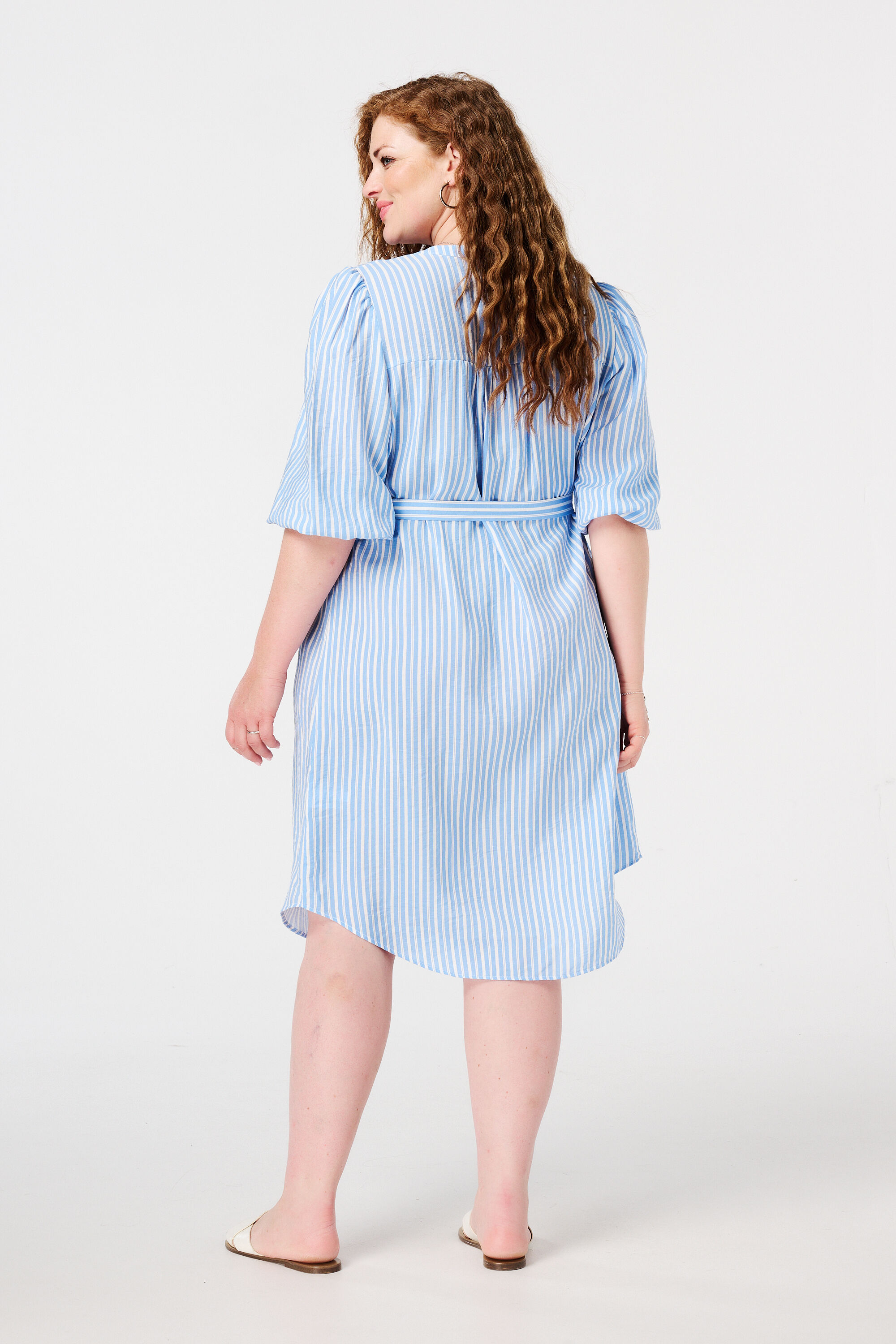 Robe midi &agrave; rayures avec ceinture image number 3