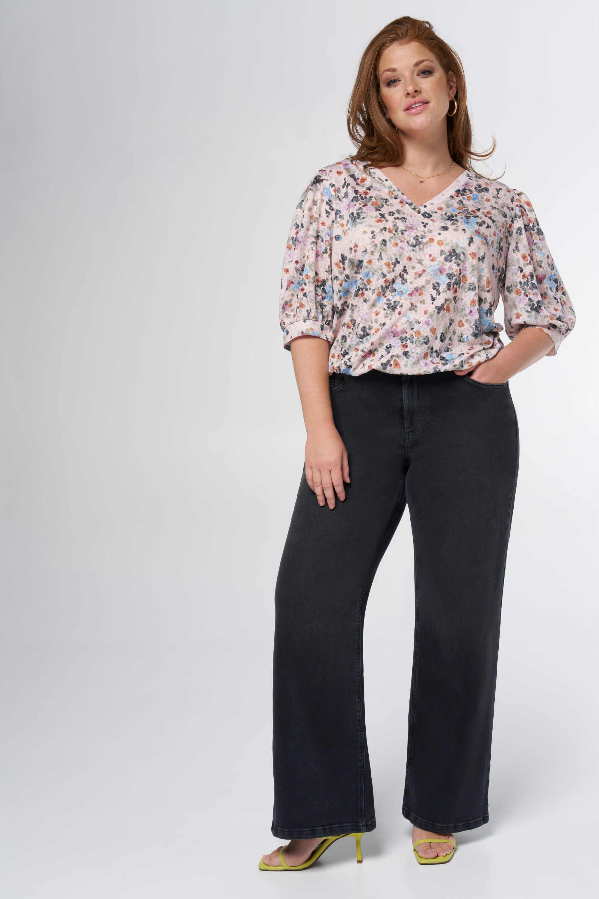 Haut &agrave; imprim&eacute; avec col en V image number 5