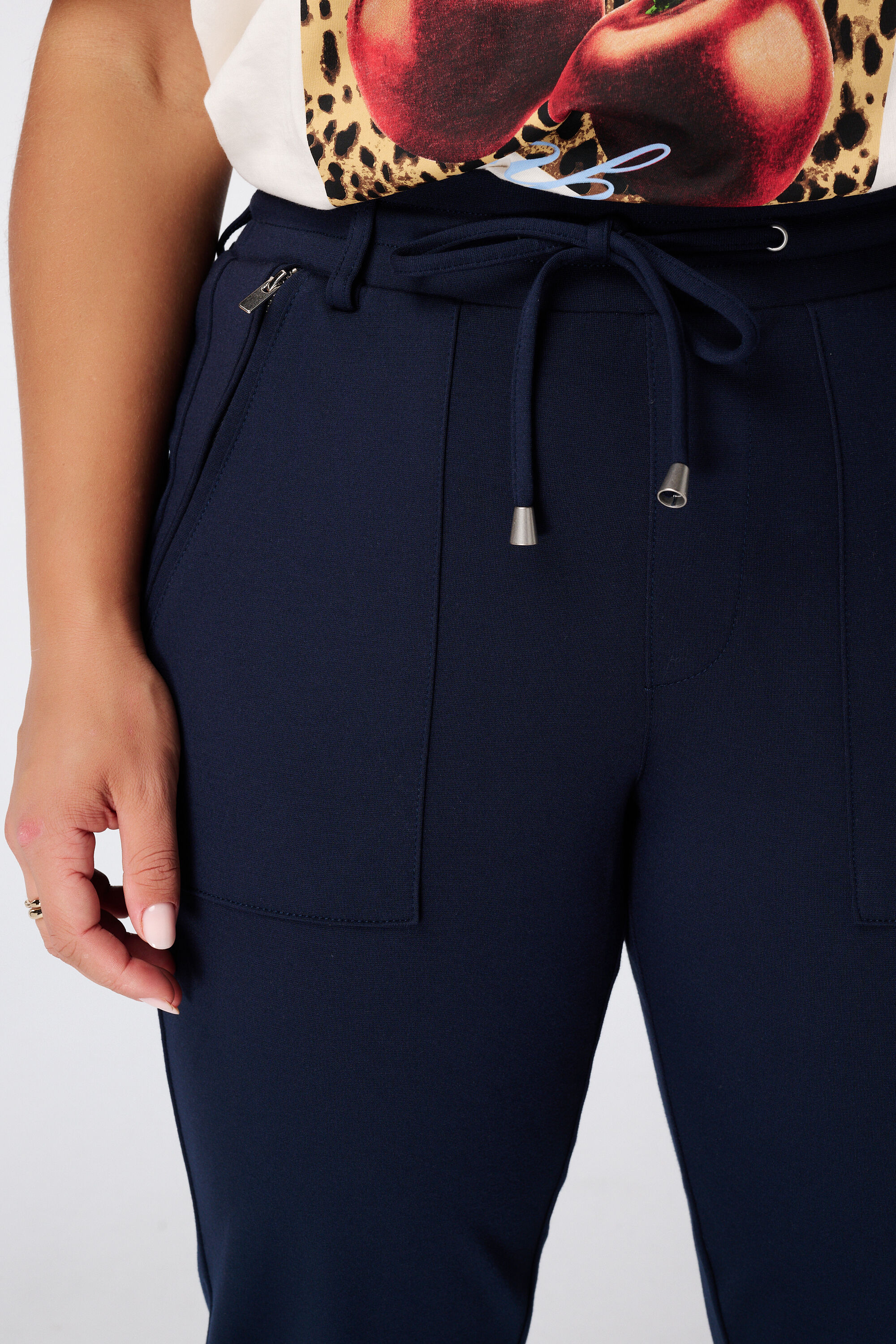 Pantalon fusel&eacute; &agrave; taille &eacute;lastique image number 4