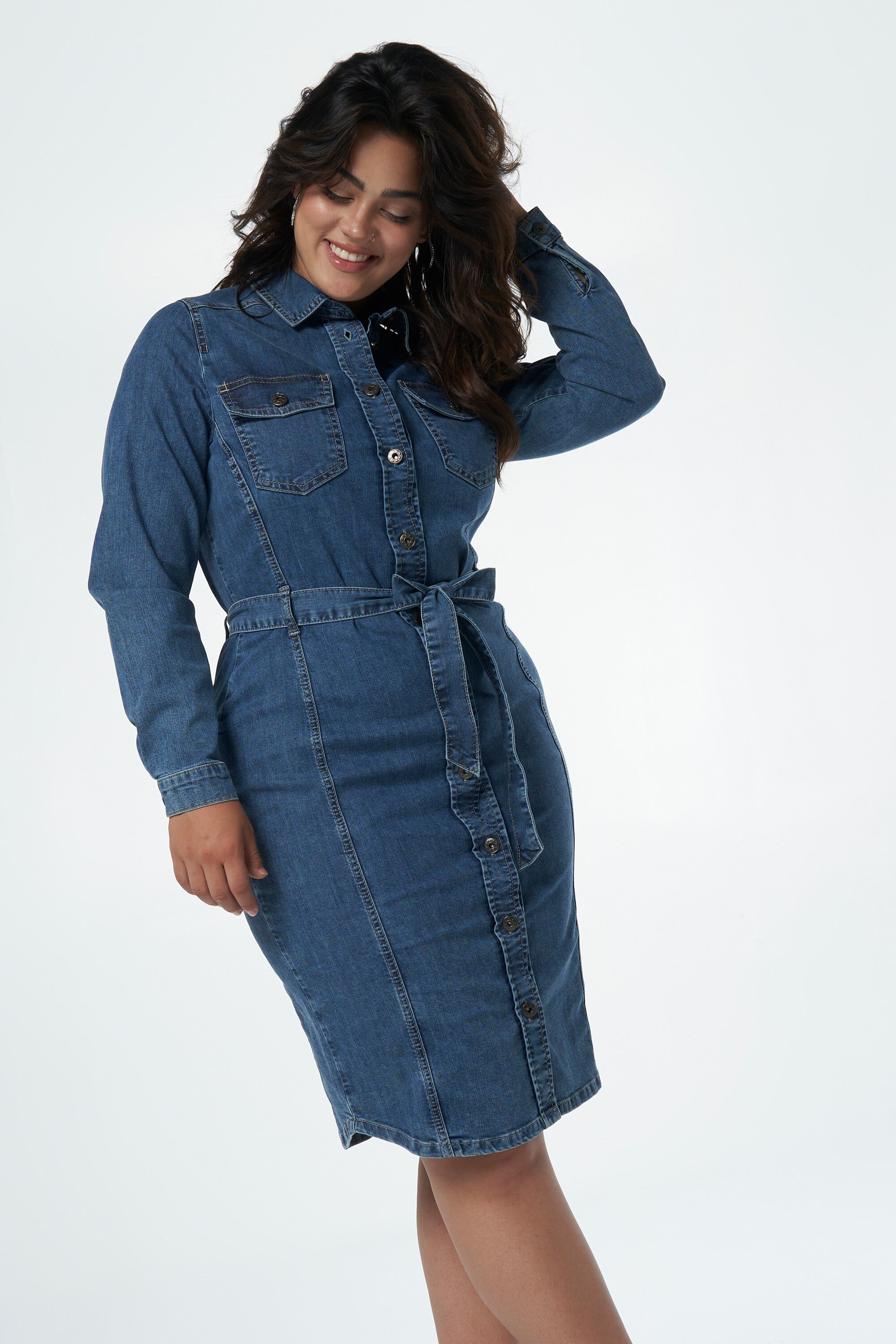 Robe boutonn&eacute;e en denim image number 5