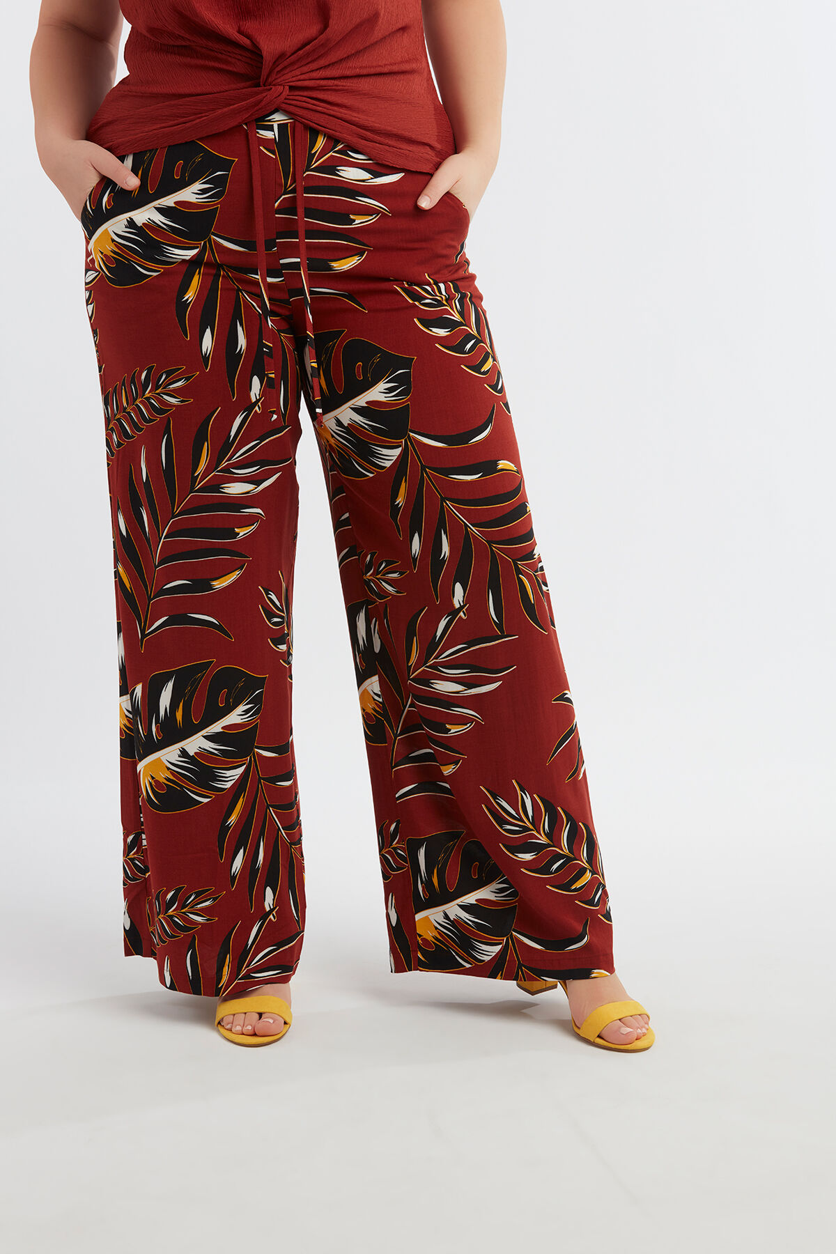 Pantalon large avec imprim&eacute; int&eacute;gral  image number 3