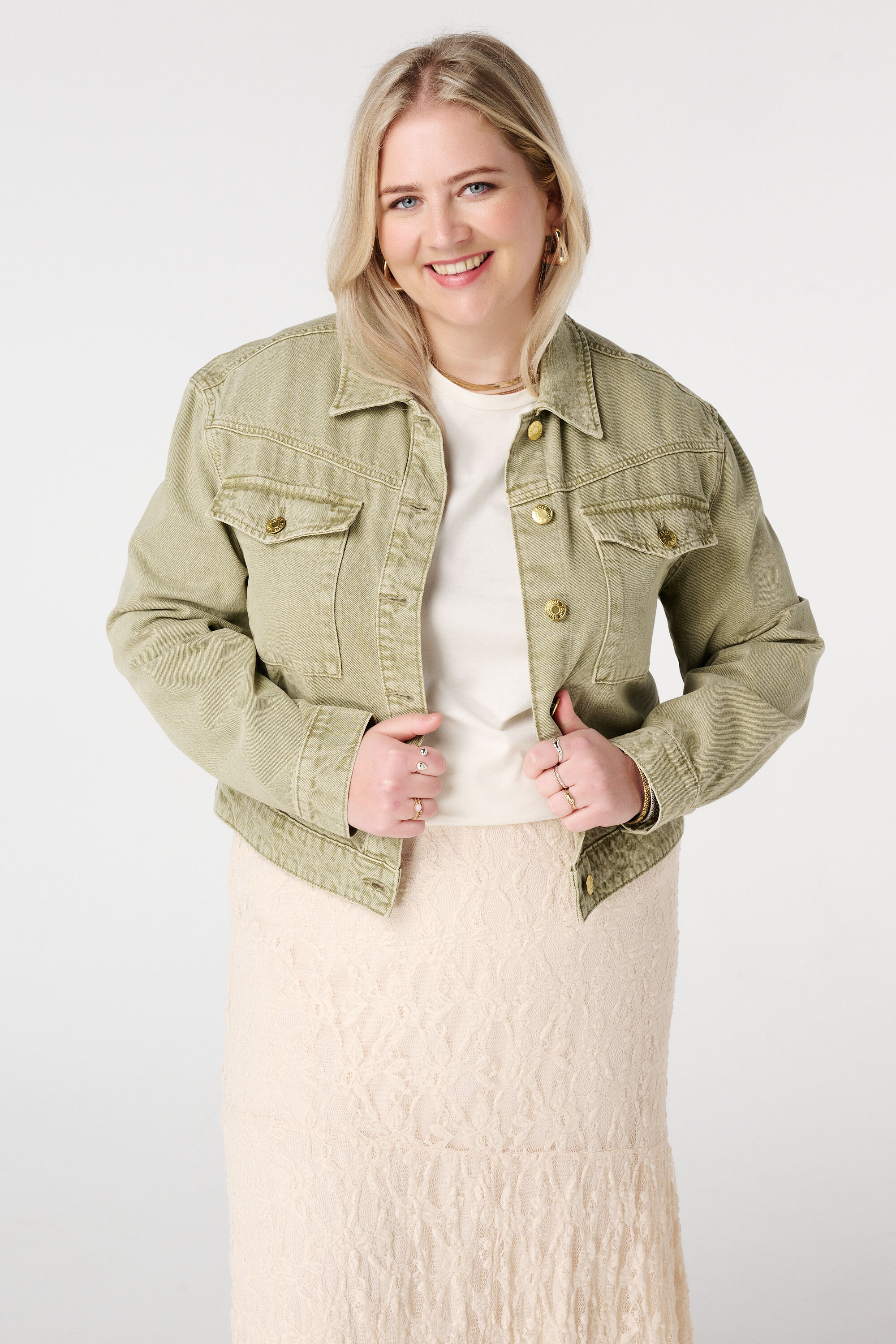 Veste en denim avec fermeture boutonn&eacute;e