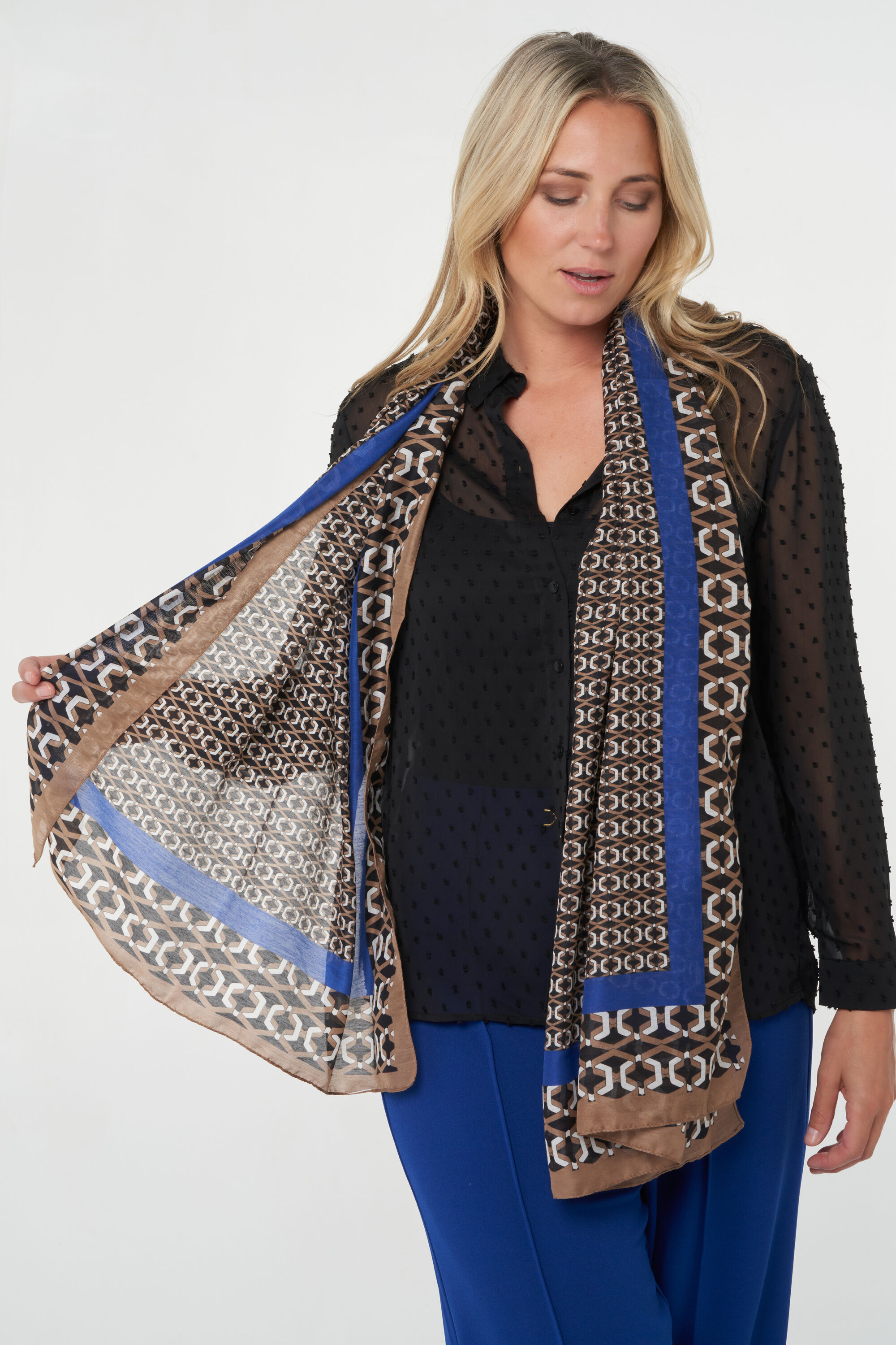 &Eacute;charpe avec imprim&eacute; graphique image number 0