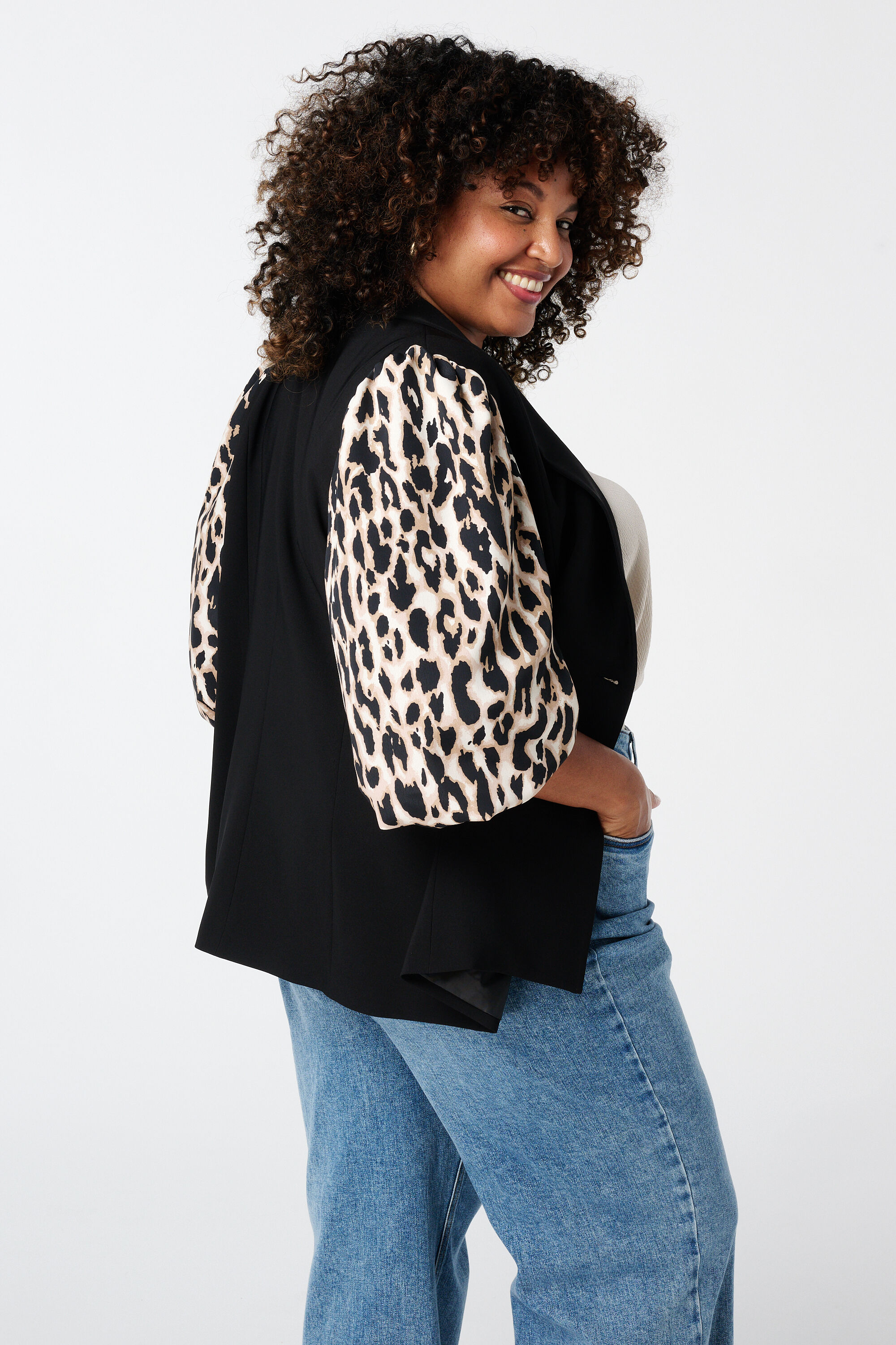 Blazer &agrave; imprim&eacute; panth&egrave;re et manches bouffantes image number 3