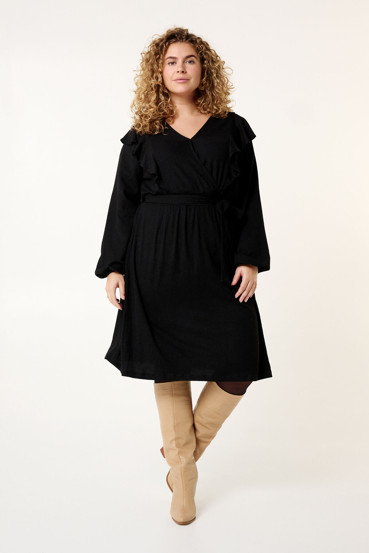 Robe avec volants.  image number 6