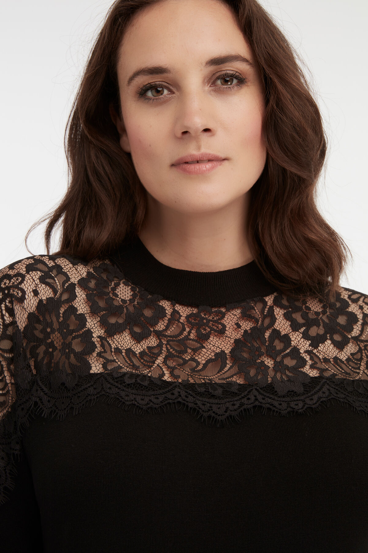 Pull avec dentelle image number 4