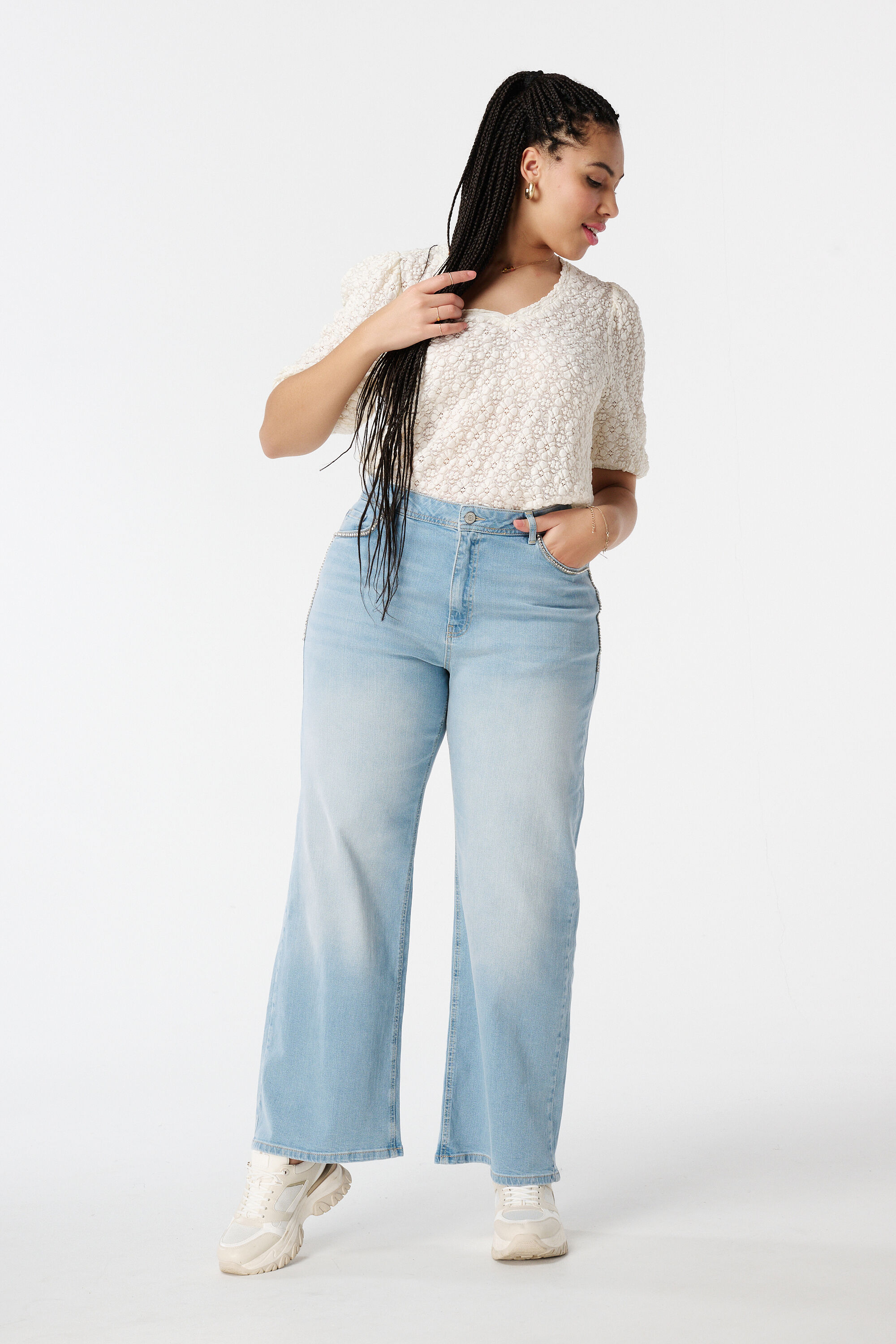 Haut en dentelle avec manches courtes image number 5