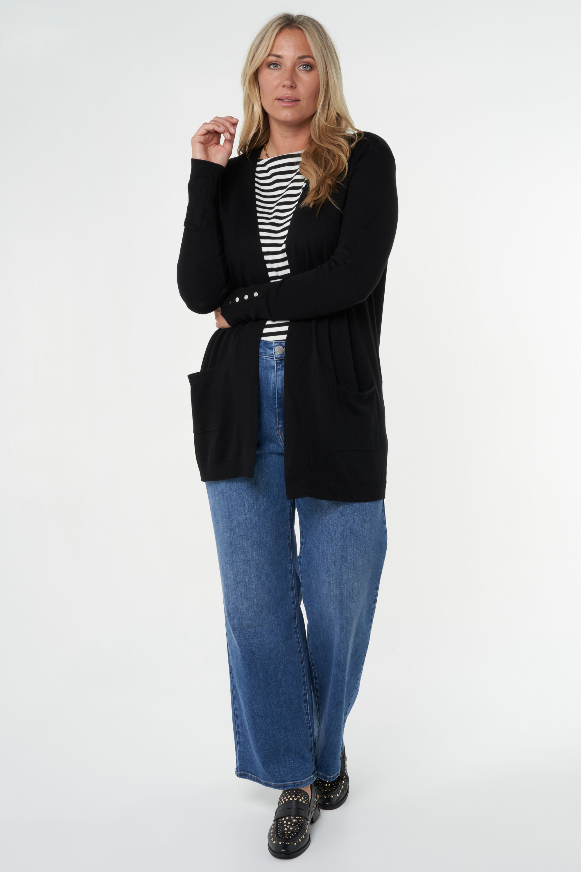 Gilet tricot&eacute; avec poches image number 7