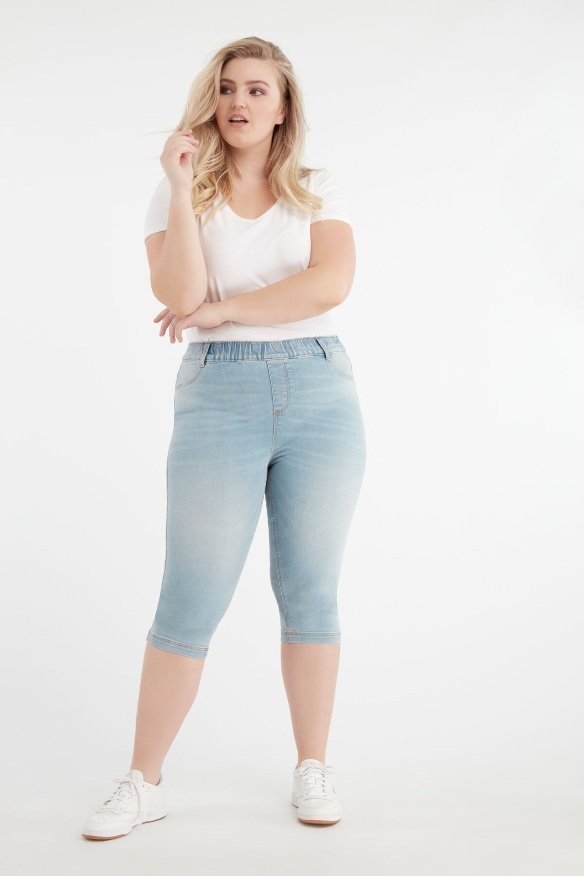 Tregging court POPPY image number 6