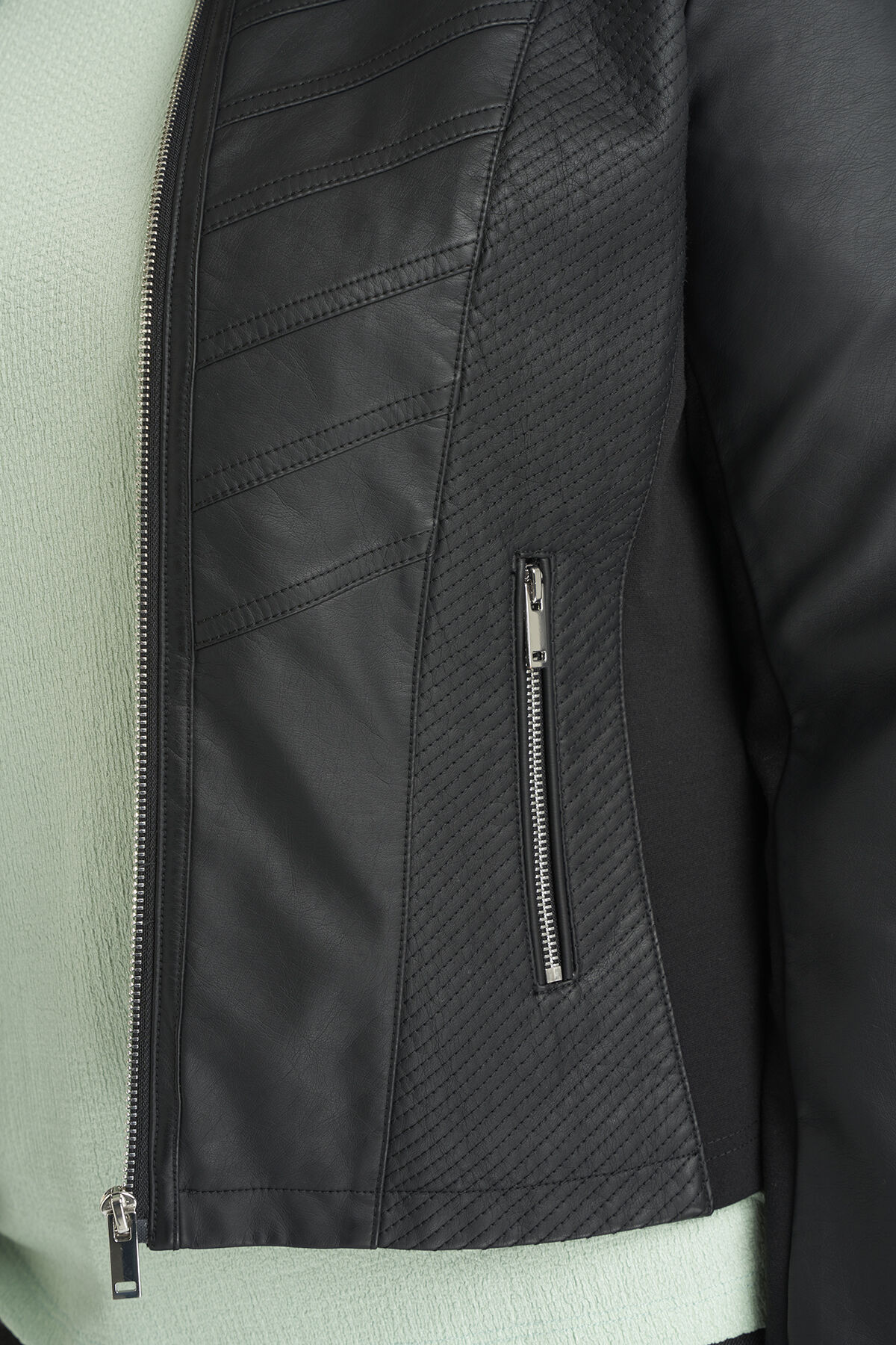 Veste motard en simili cuir &agrave; col rond image number 4