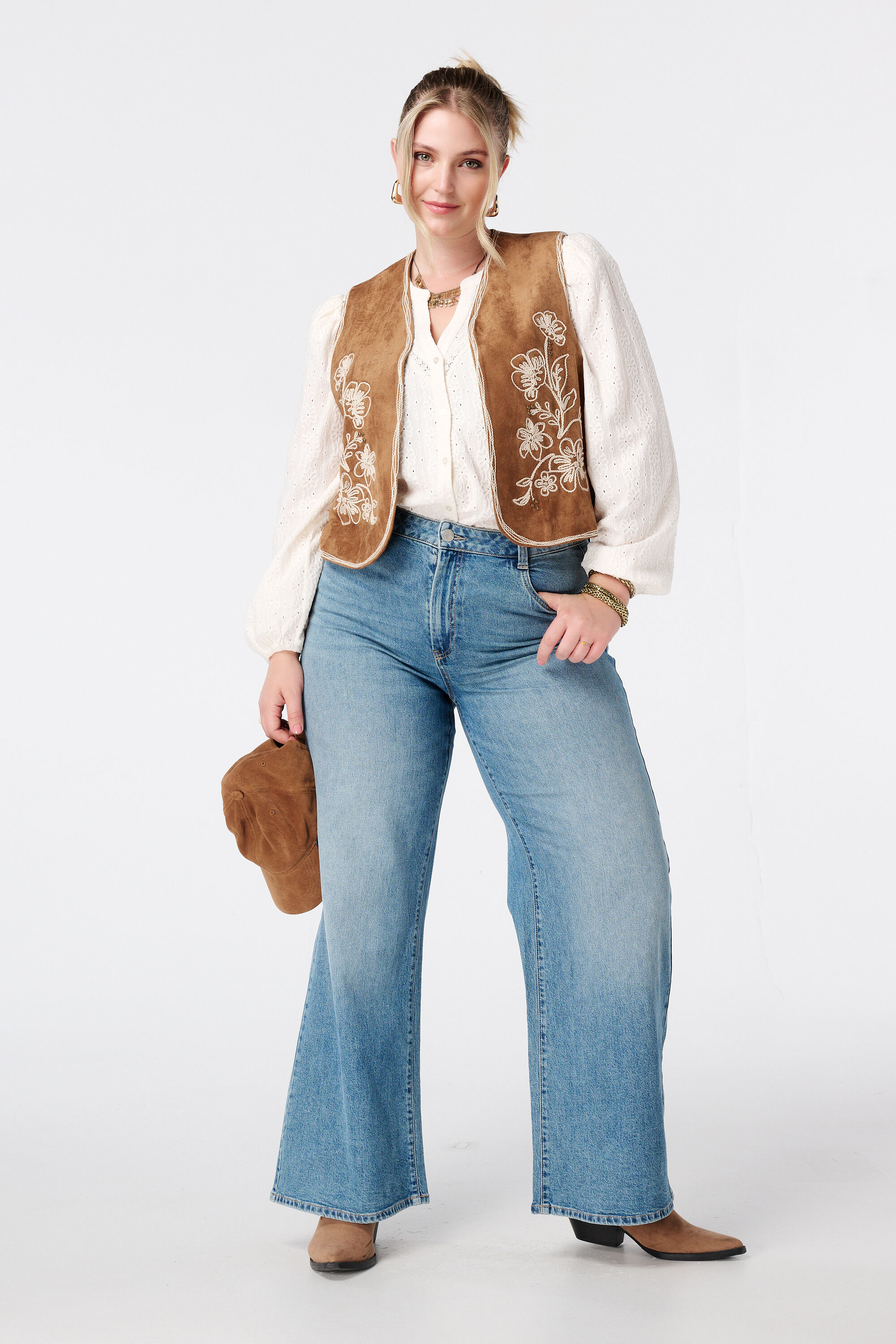 Gilet en su&eacute;dine avec broderie image number 5