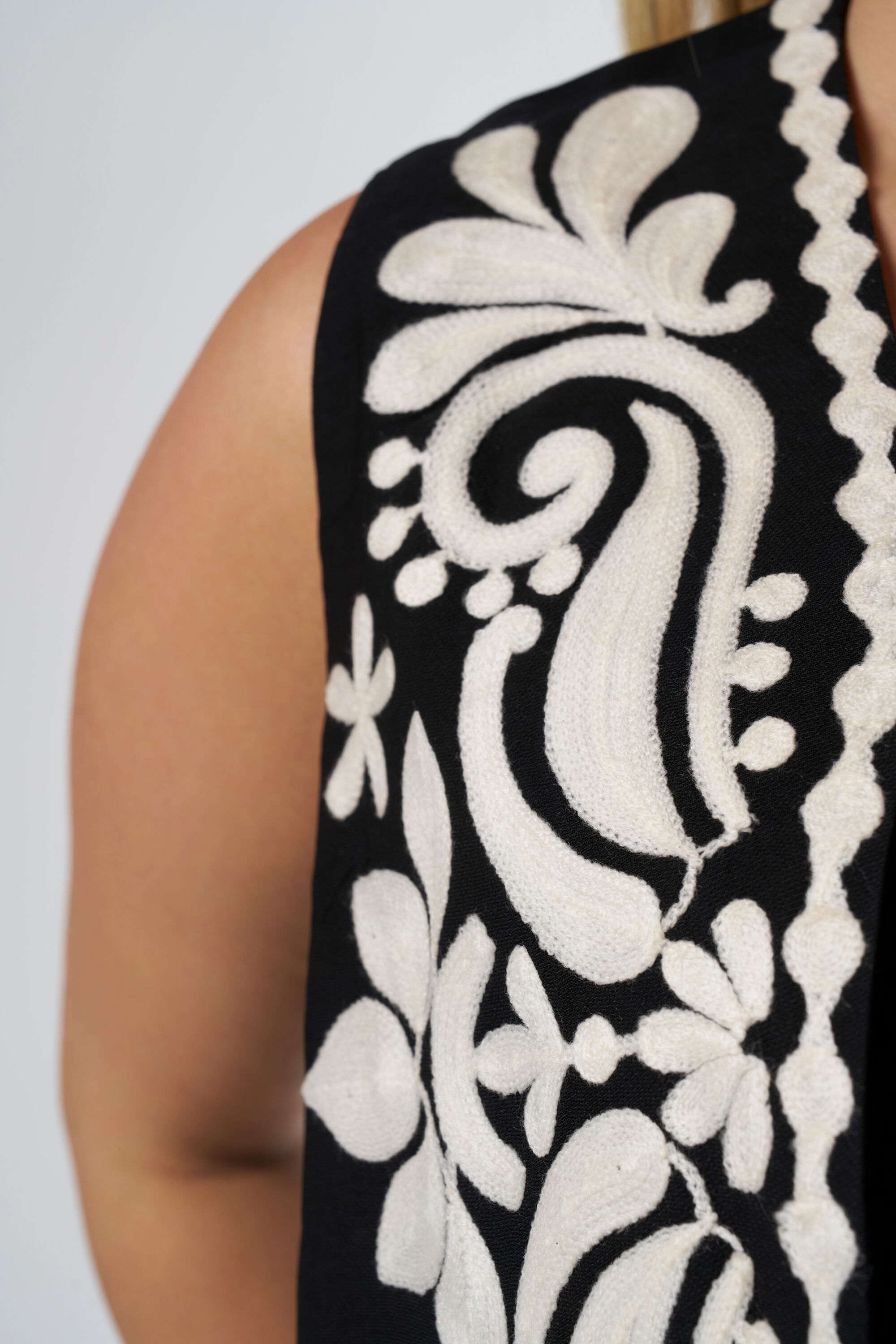 Gilet brod&eacute; image number 4