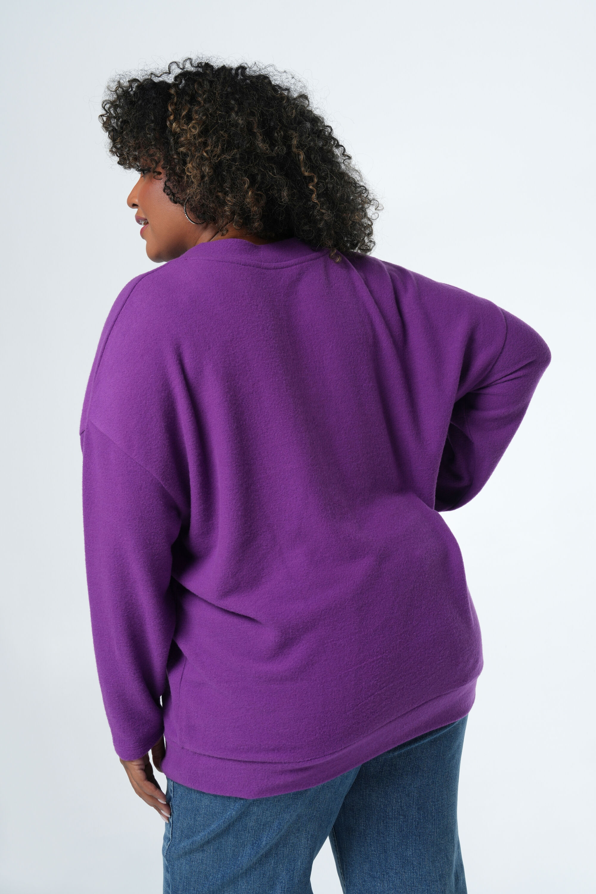 Top ample image number 3