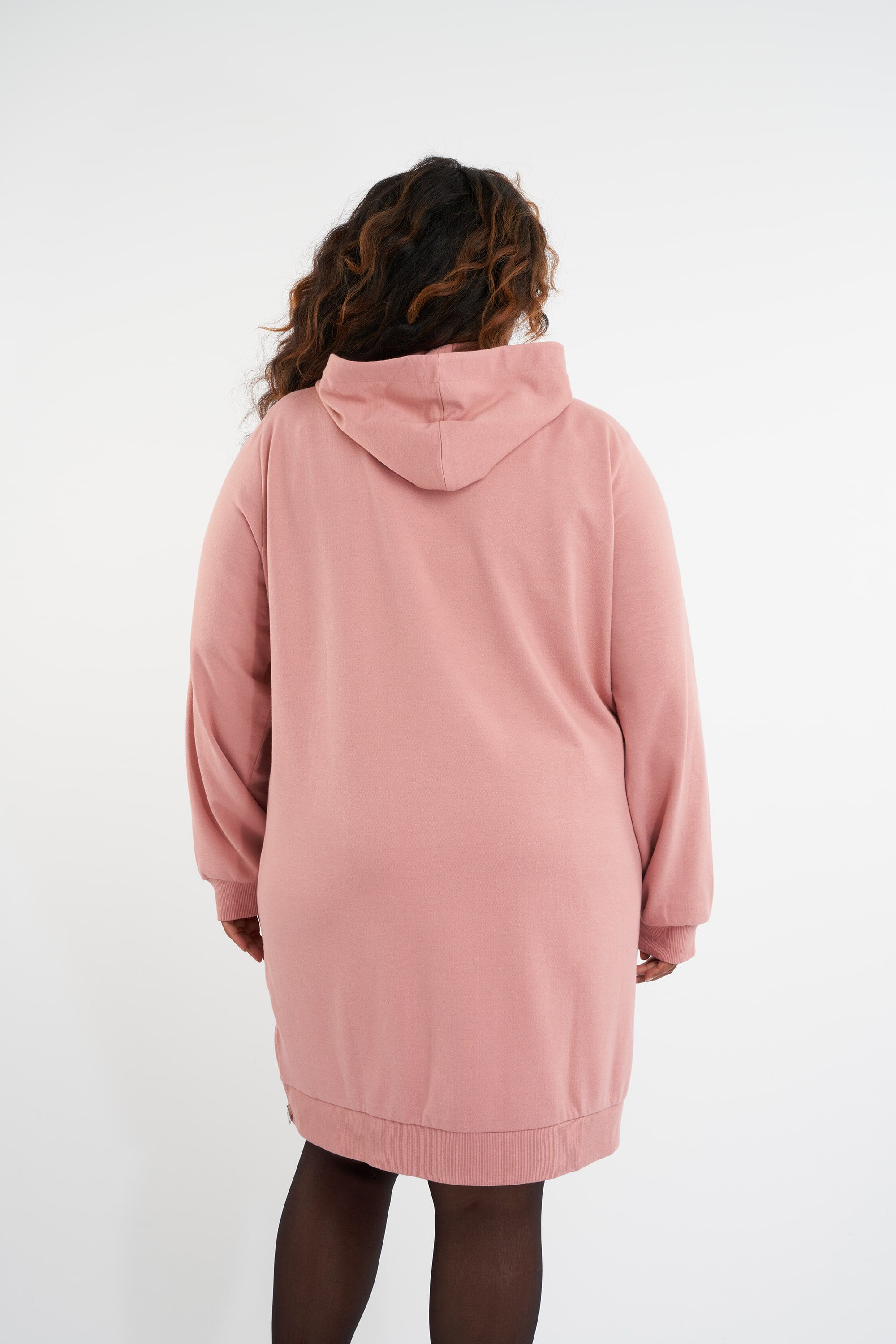 Robe pull image number 3