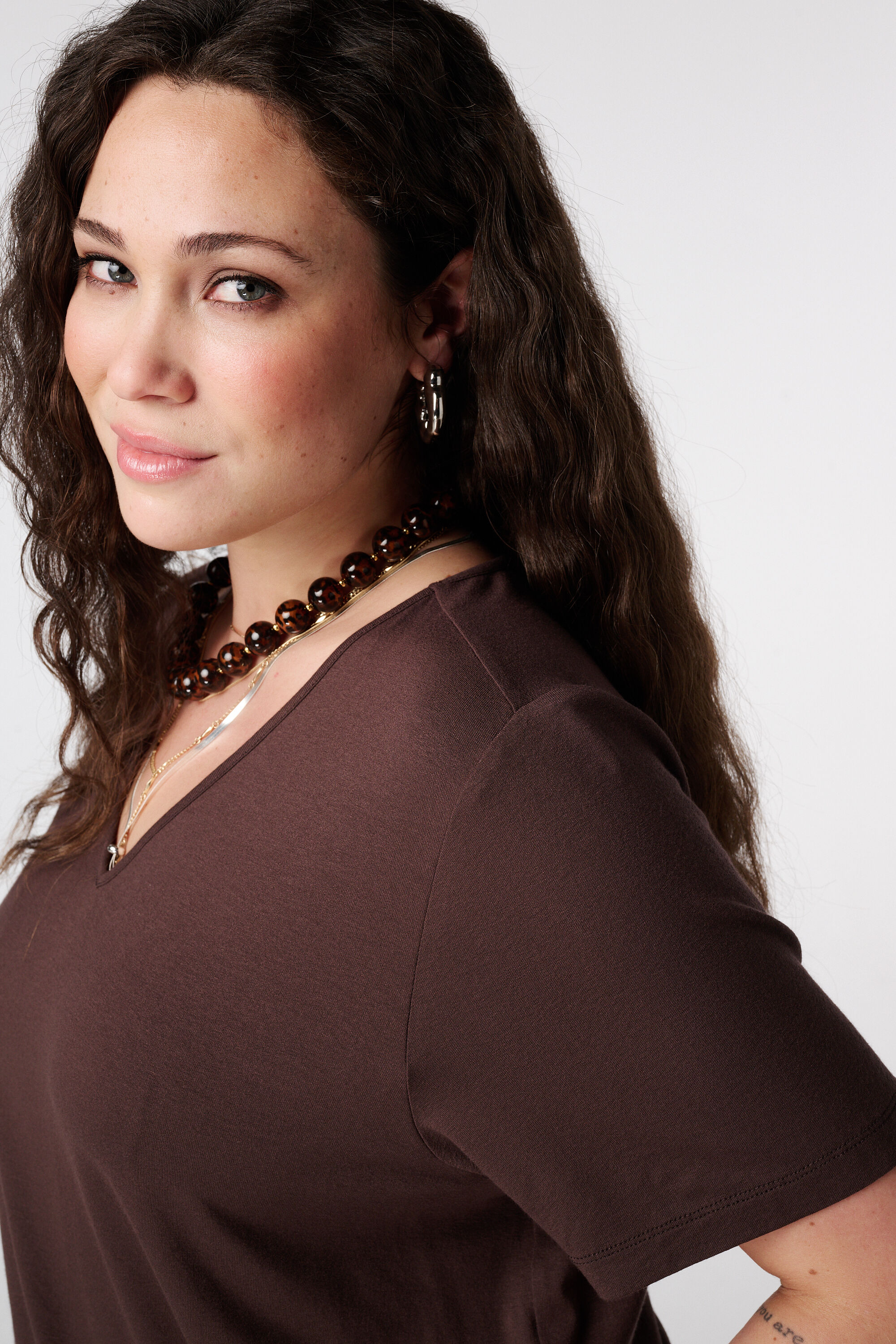 T-shirt &agrave; col en V image number 4