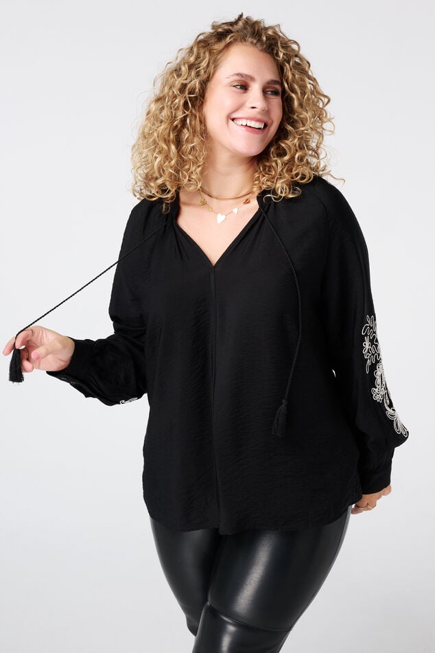 Blouse avec broderies sur les manches image number 0