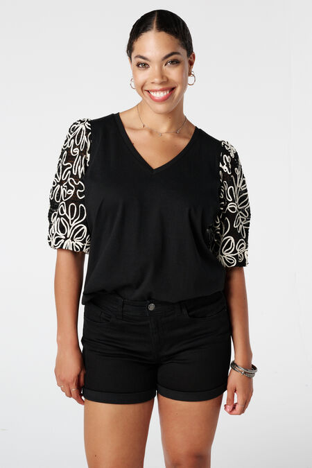 T-shirt à manches brodées T-shirt à manches brodées