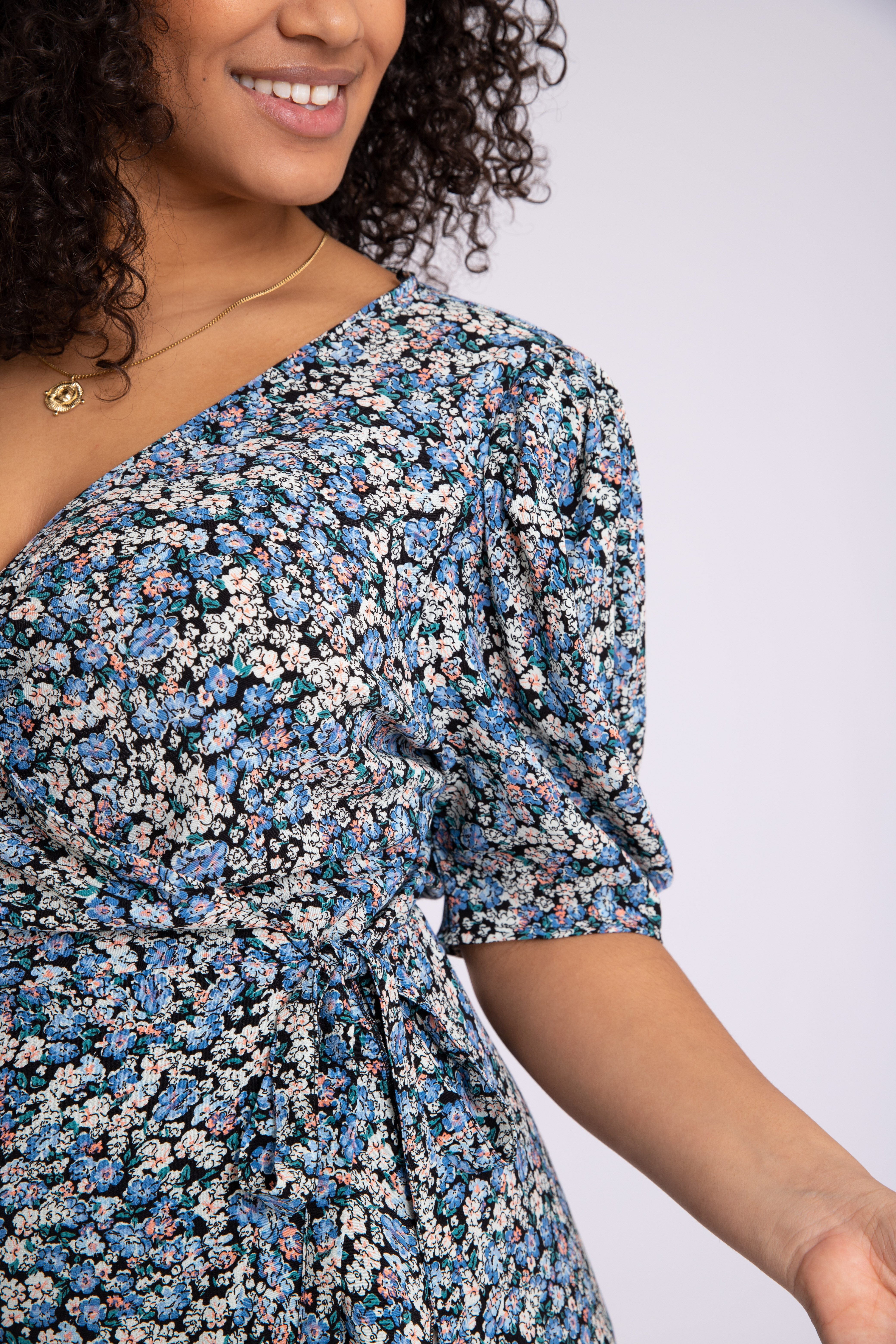 Robe portefeuille &agrave; manches bouffantes image number 5