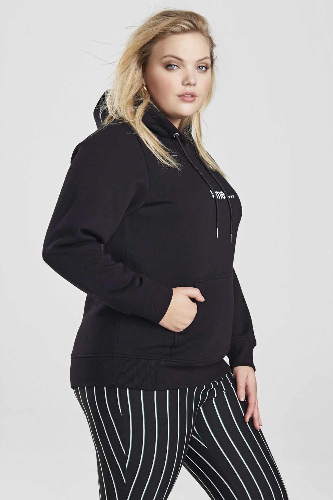 Sweat-shirt &agrave; capuche avec texte imprim&eacute; image number 4