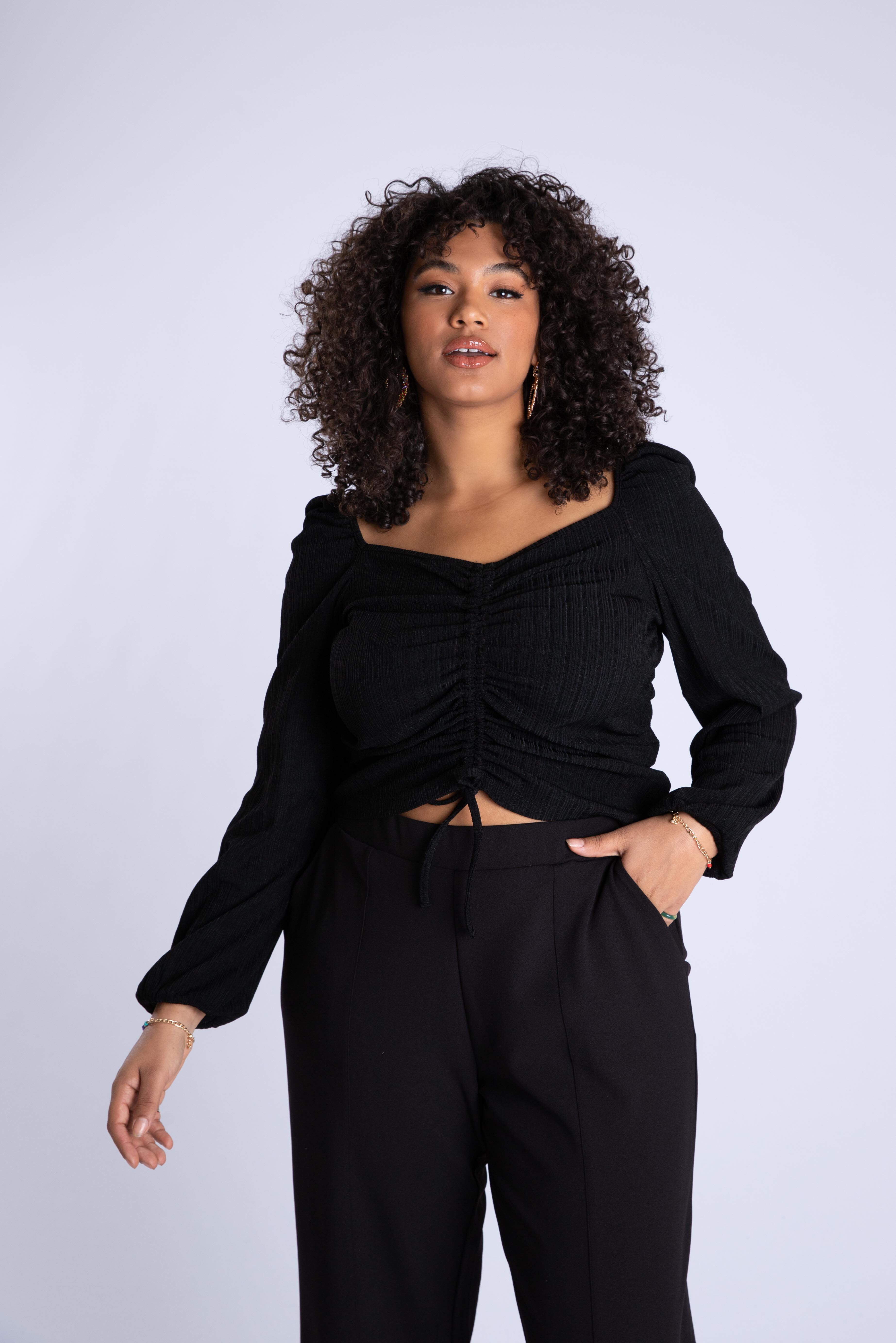 Haut d&eacute;cor&eacute; en dentelle  image number 7