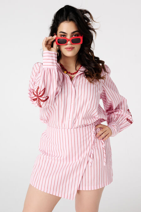 Chemisier à manches brodées Chemisier à manches brodées