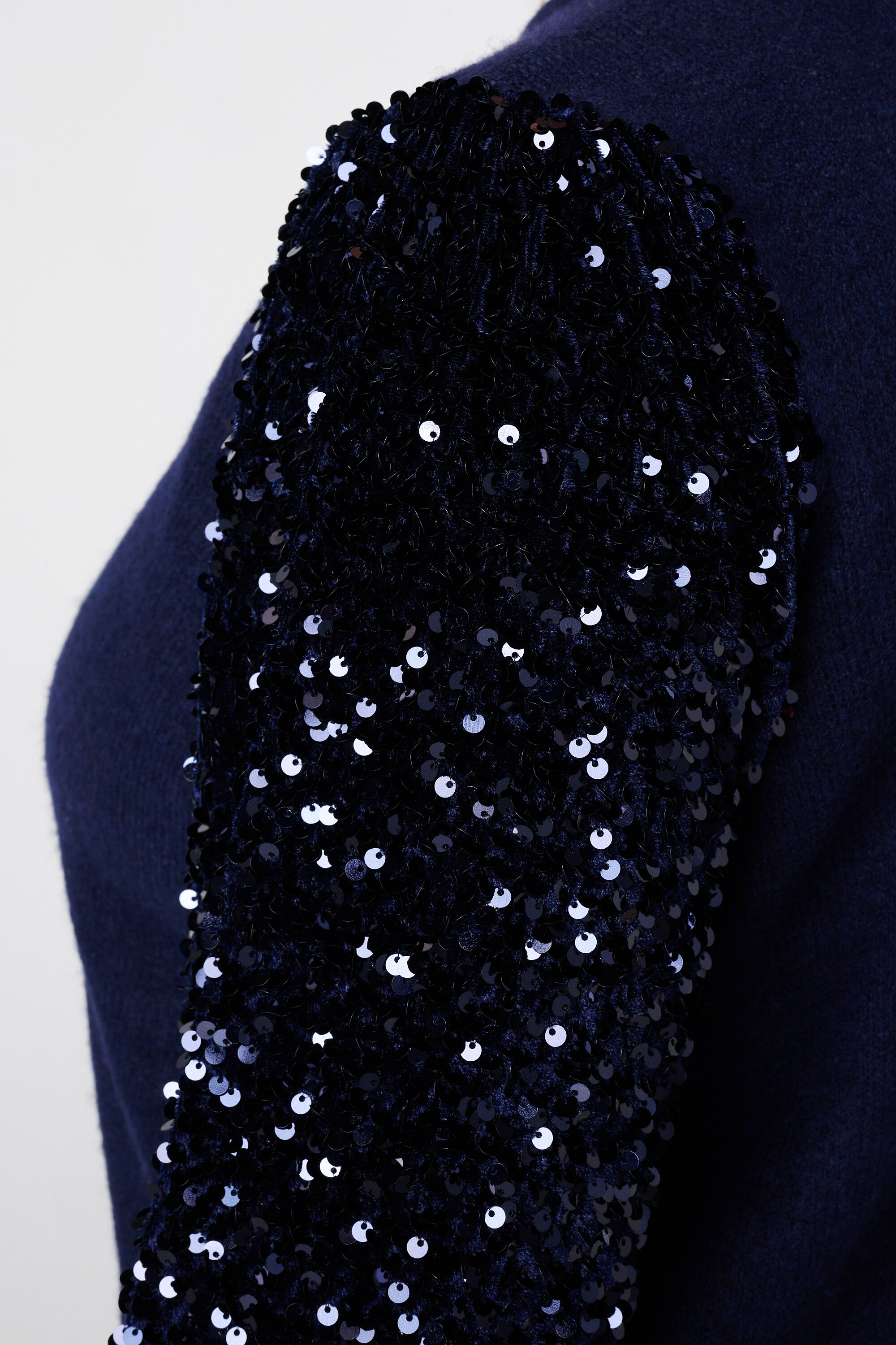 Tunique en maille avec manches &agrave; sequins image number 6