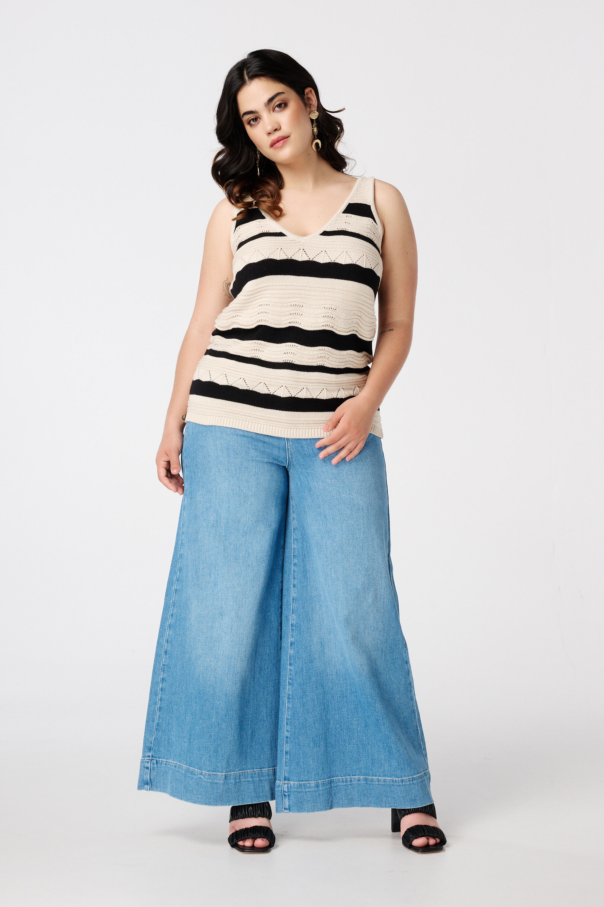 Haut avec col en V image number 5