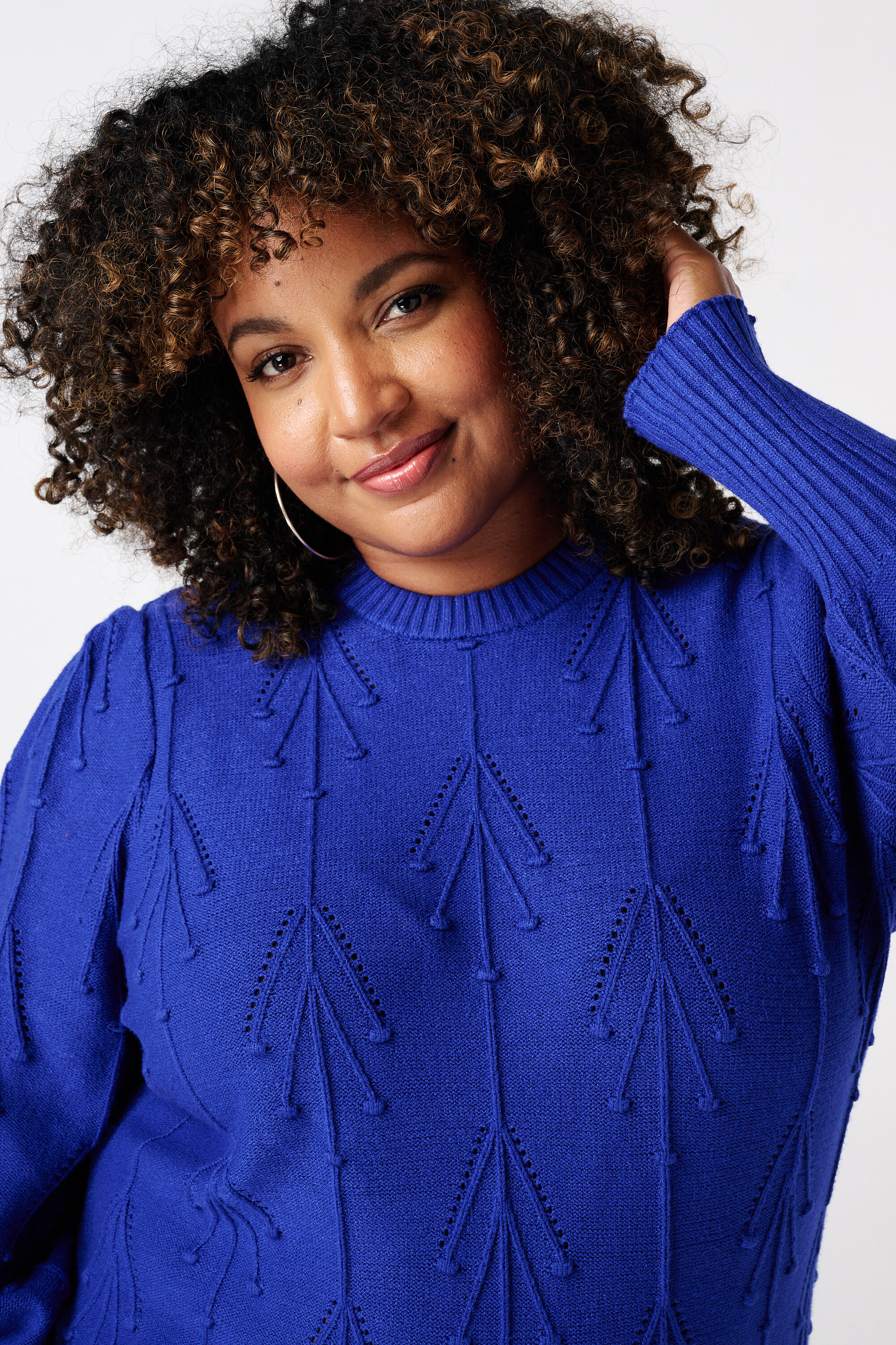 Pull avec imprim&eacute; brod&eacute; image number 4