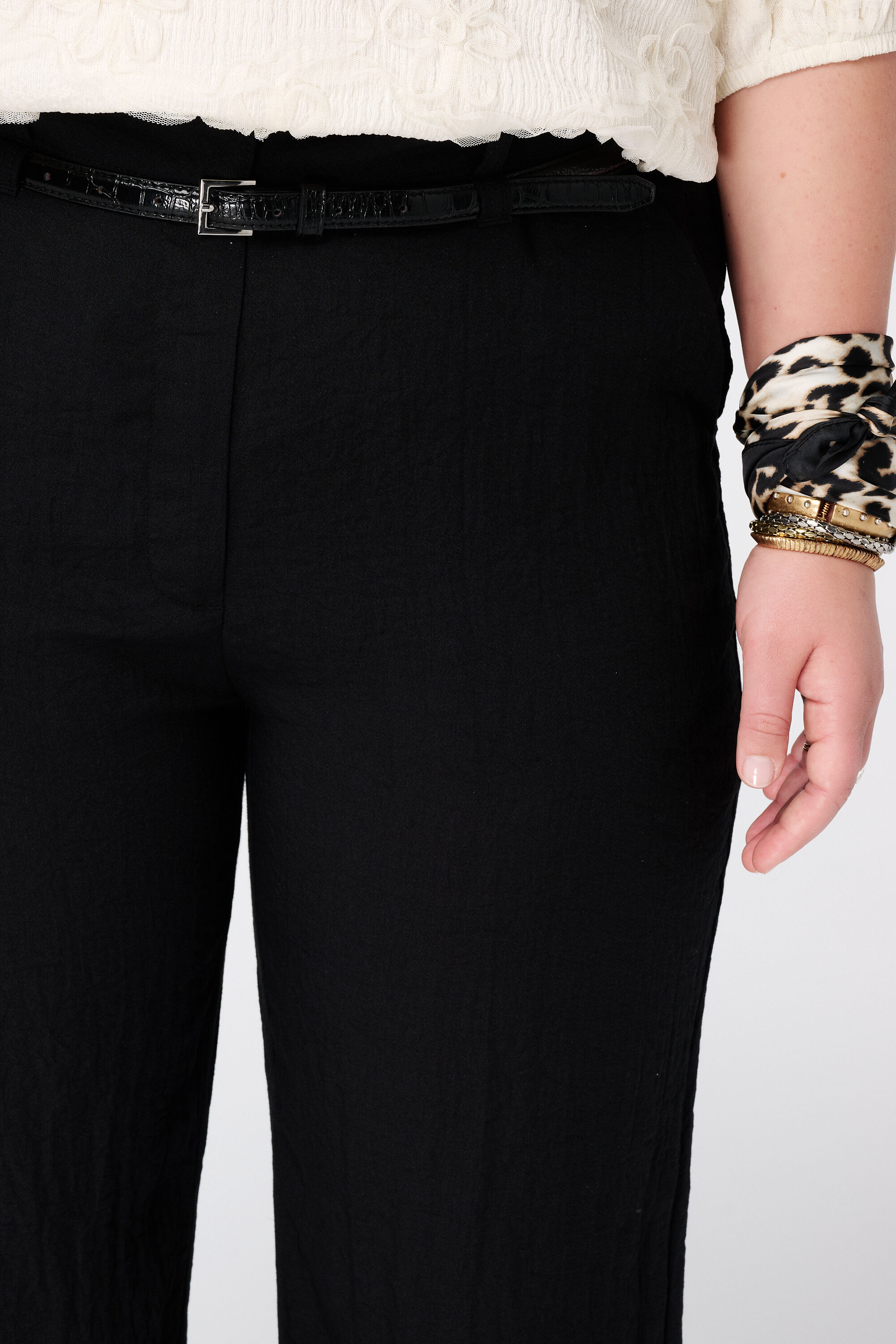 Pantalon en lin avec ceinture image number 4