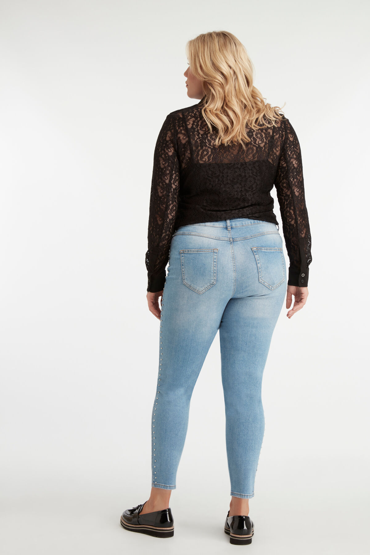 Jean avec strass et clous image number 4